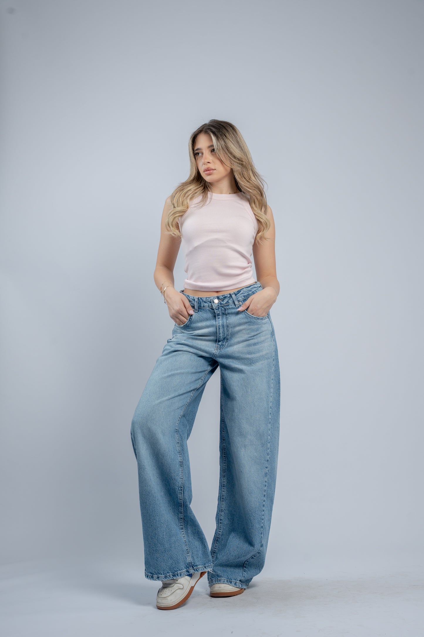 Low waist wide leg jeans