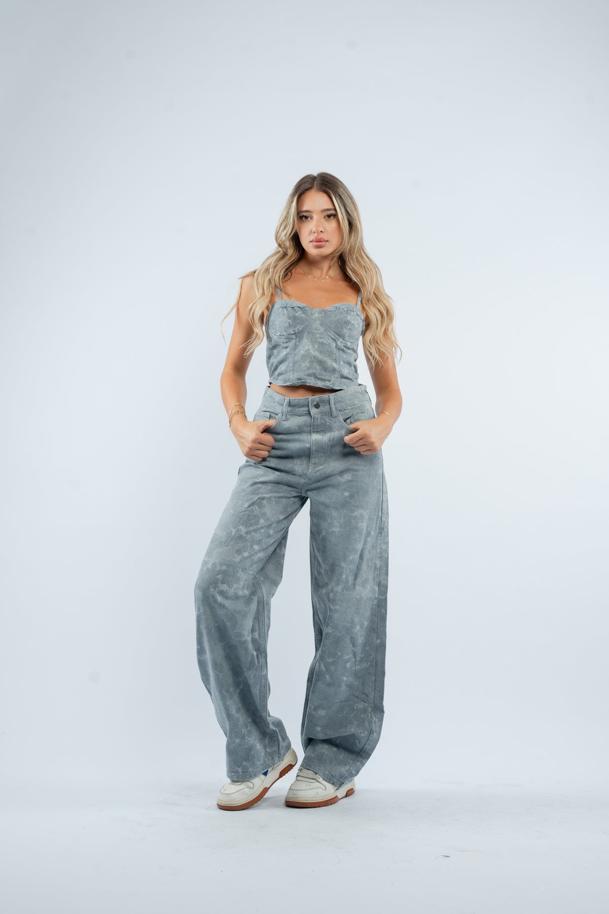 Dusty wash wide- leg jeans