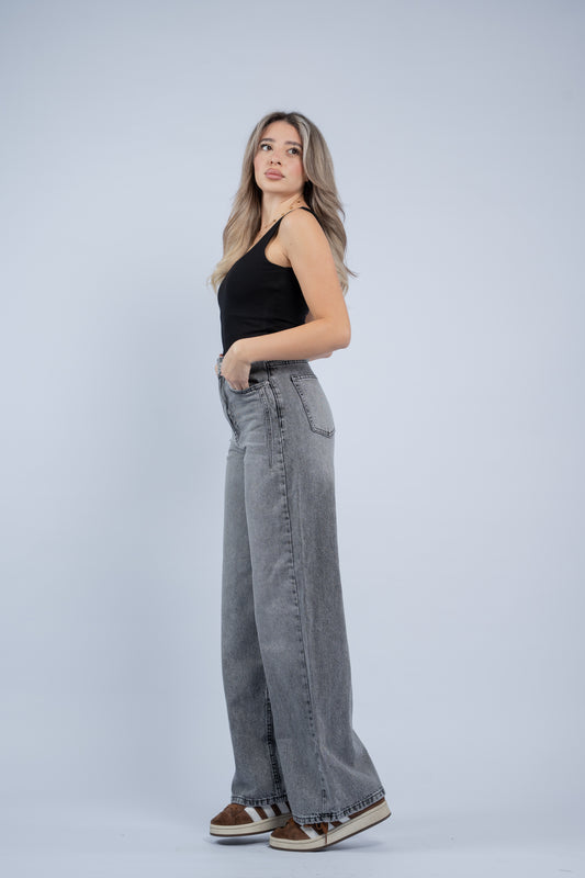 Wide- leg jeans
