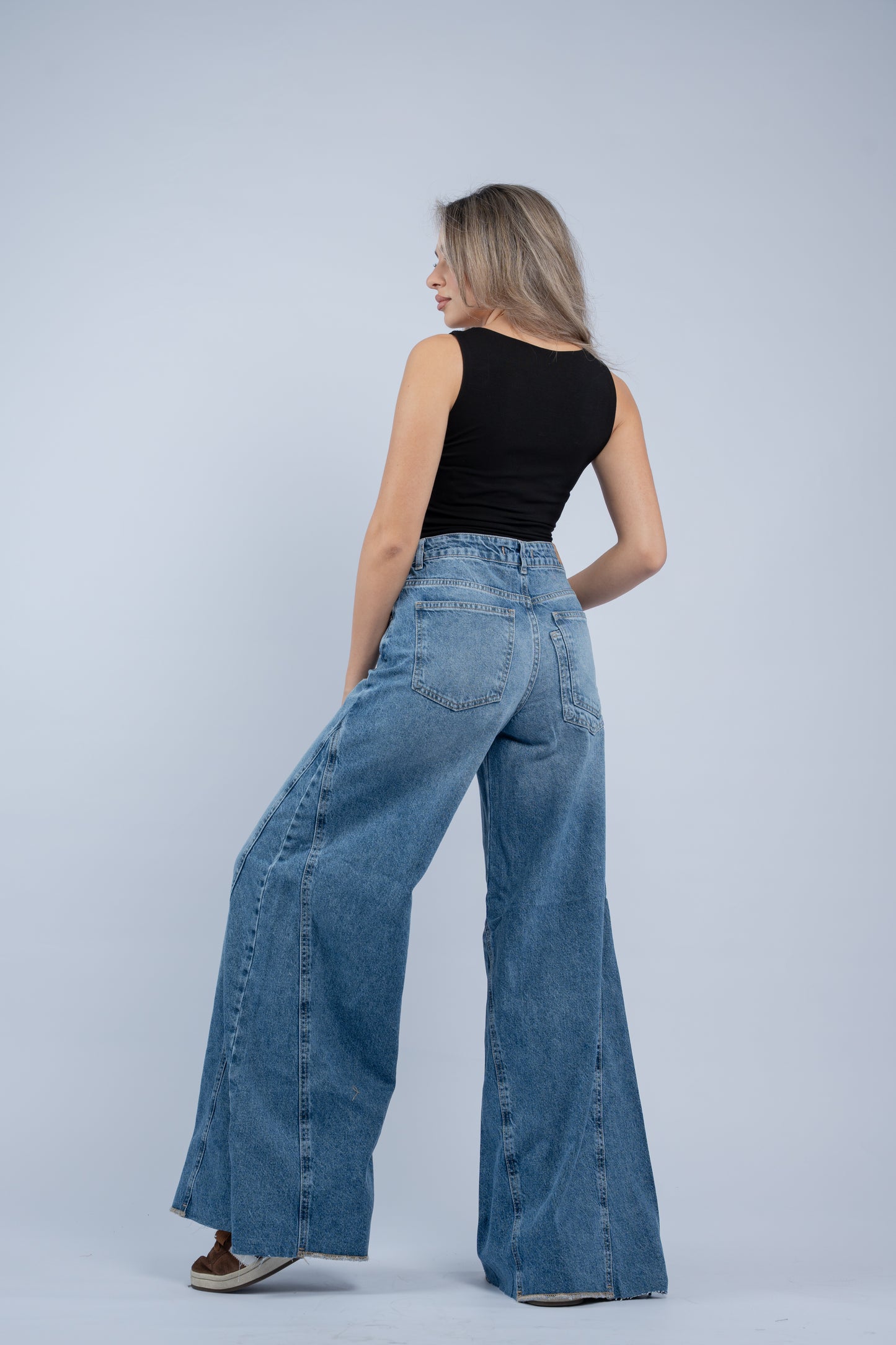 Extra wide- leg jeans