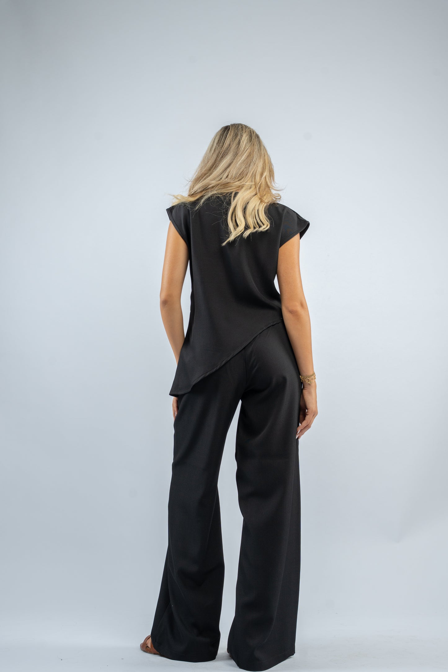 Draped asymmetric set