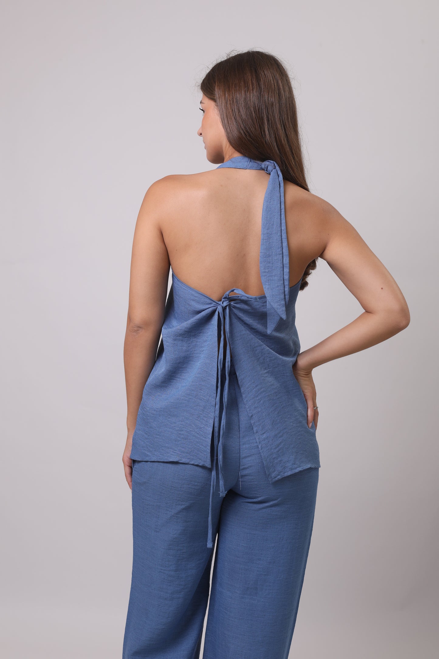 Linen set with buttons