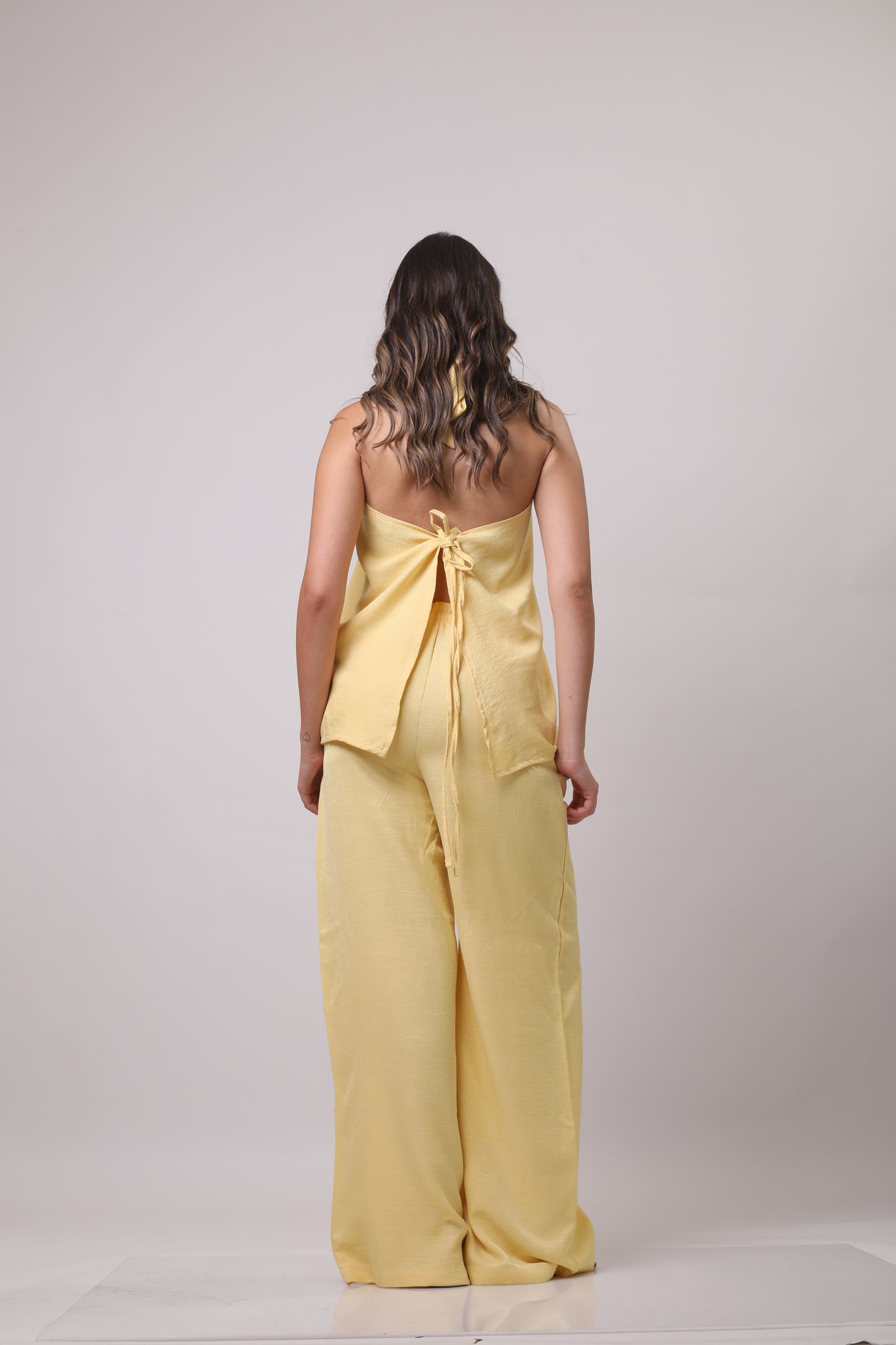 Linen set with buttons