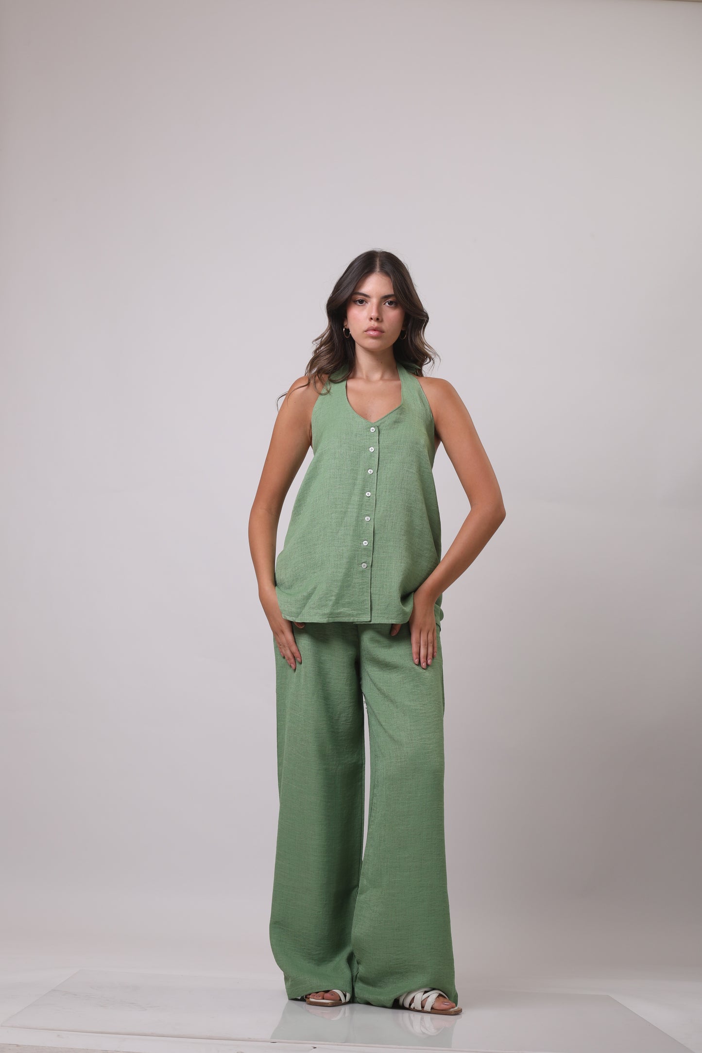 Linen set with buttons