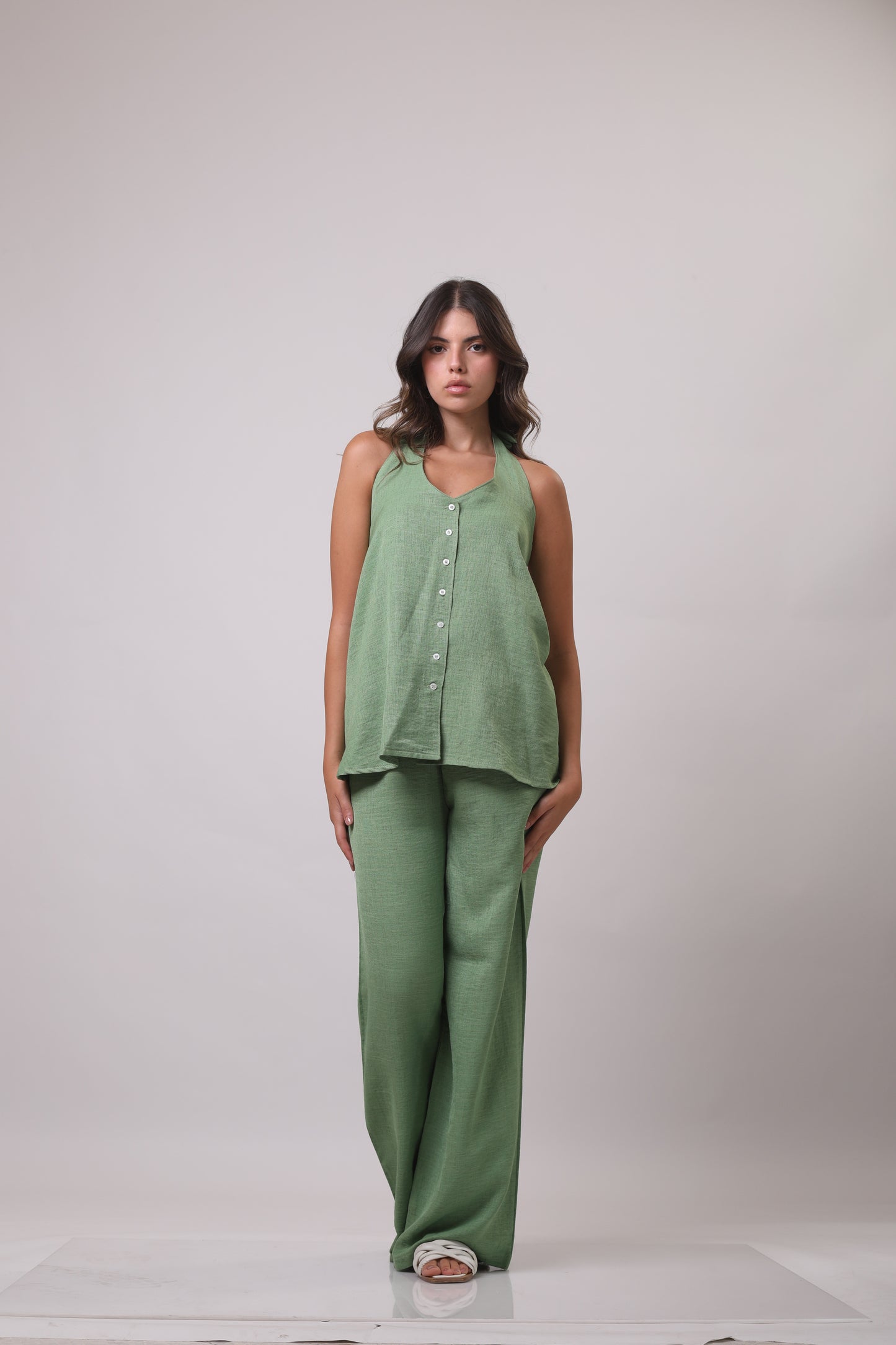 Linen set with buttons