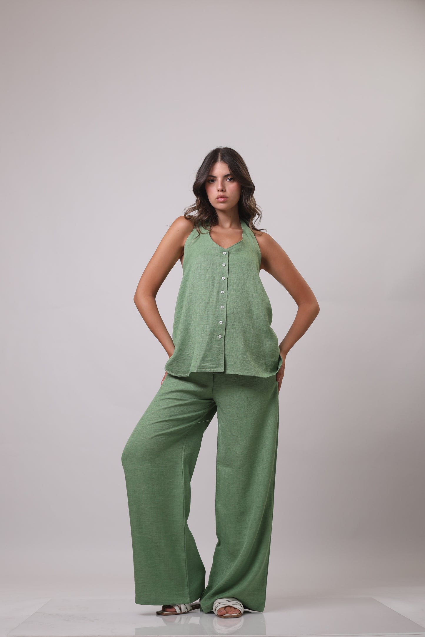 Linen set with buttons