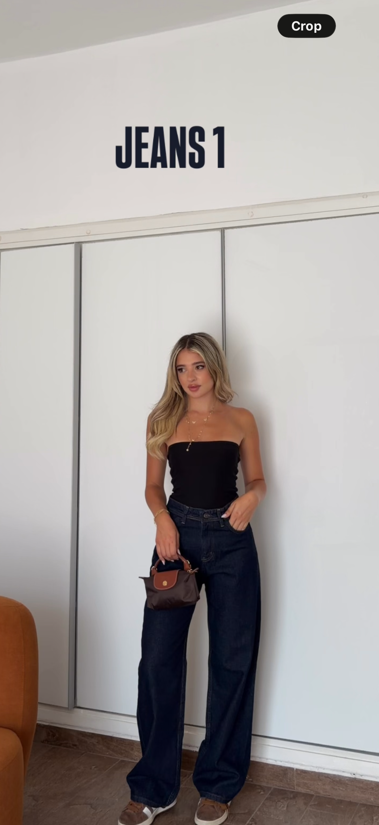 Mid rise wide- leg jeans