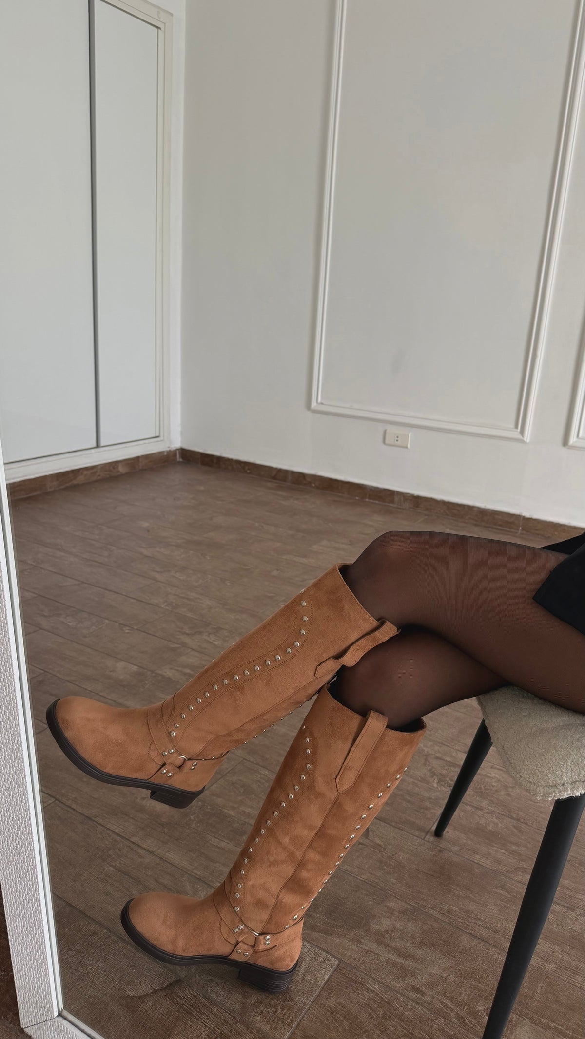 The western suede boots