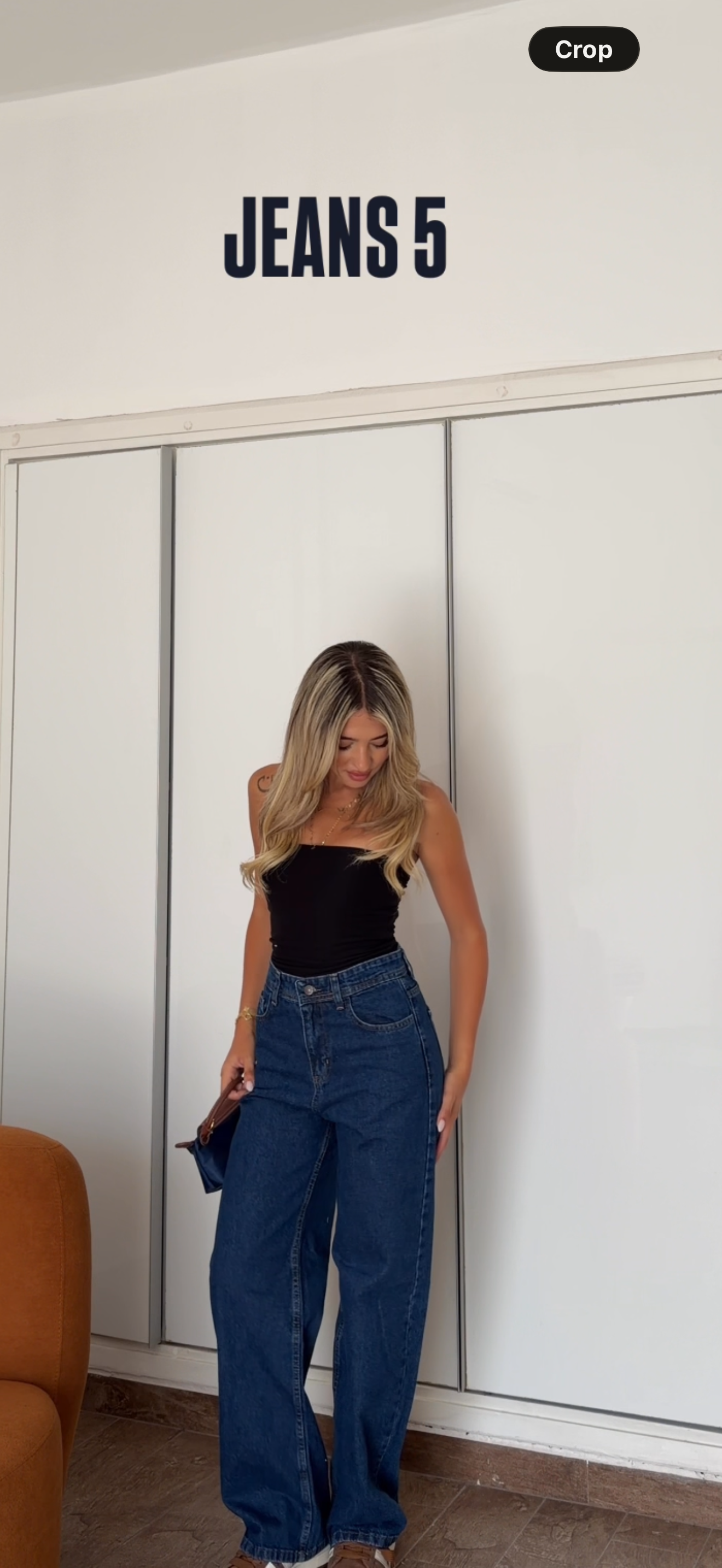 Mid rise wide- leg jeans