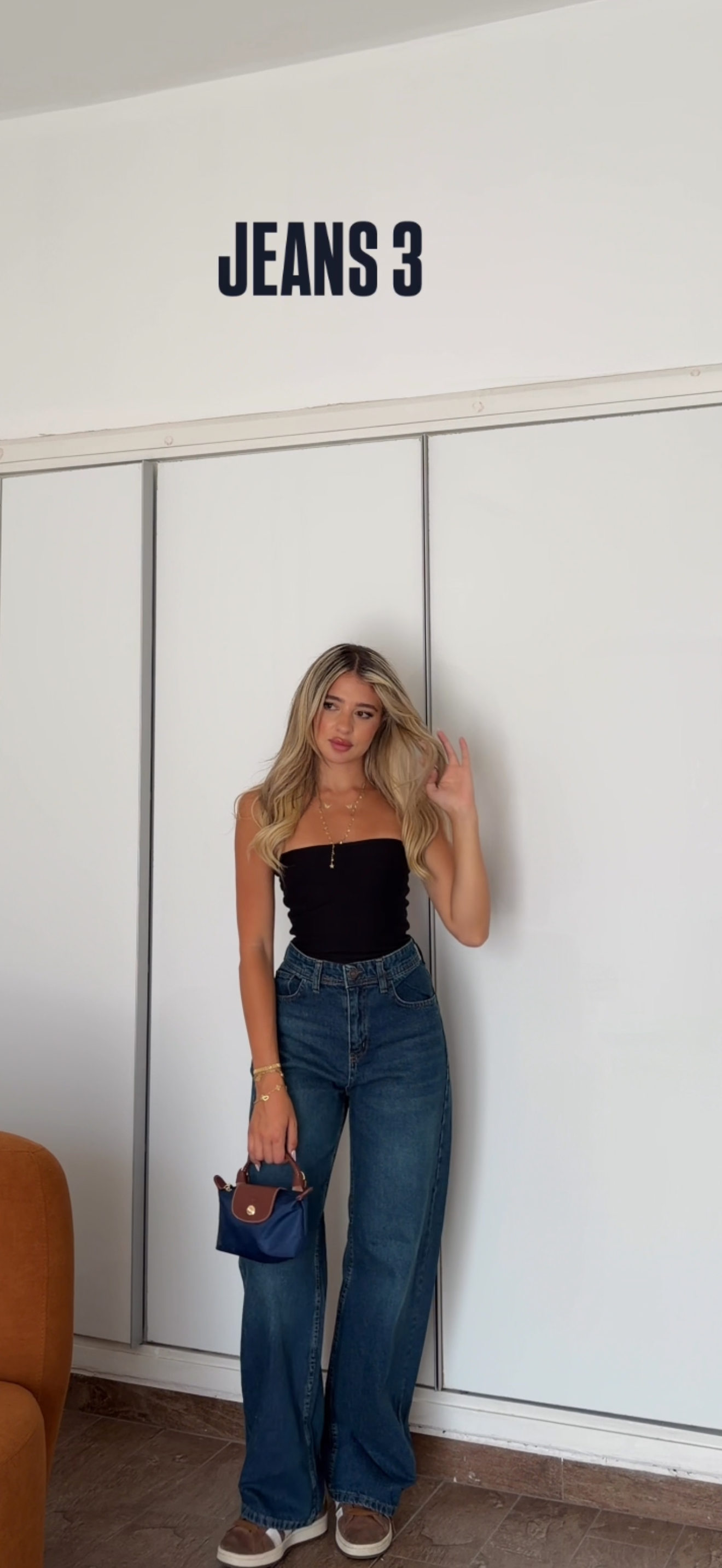 Mid rise wide- leg jeans
