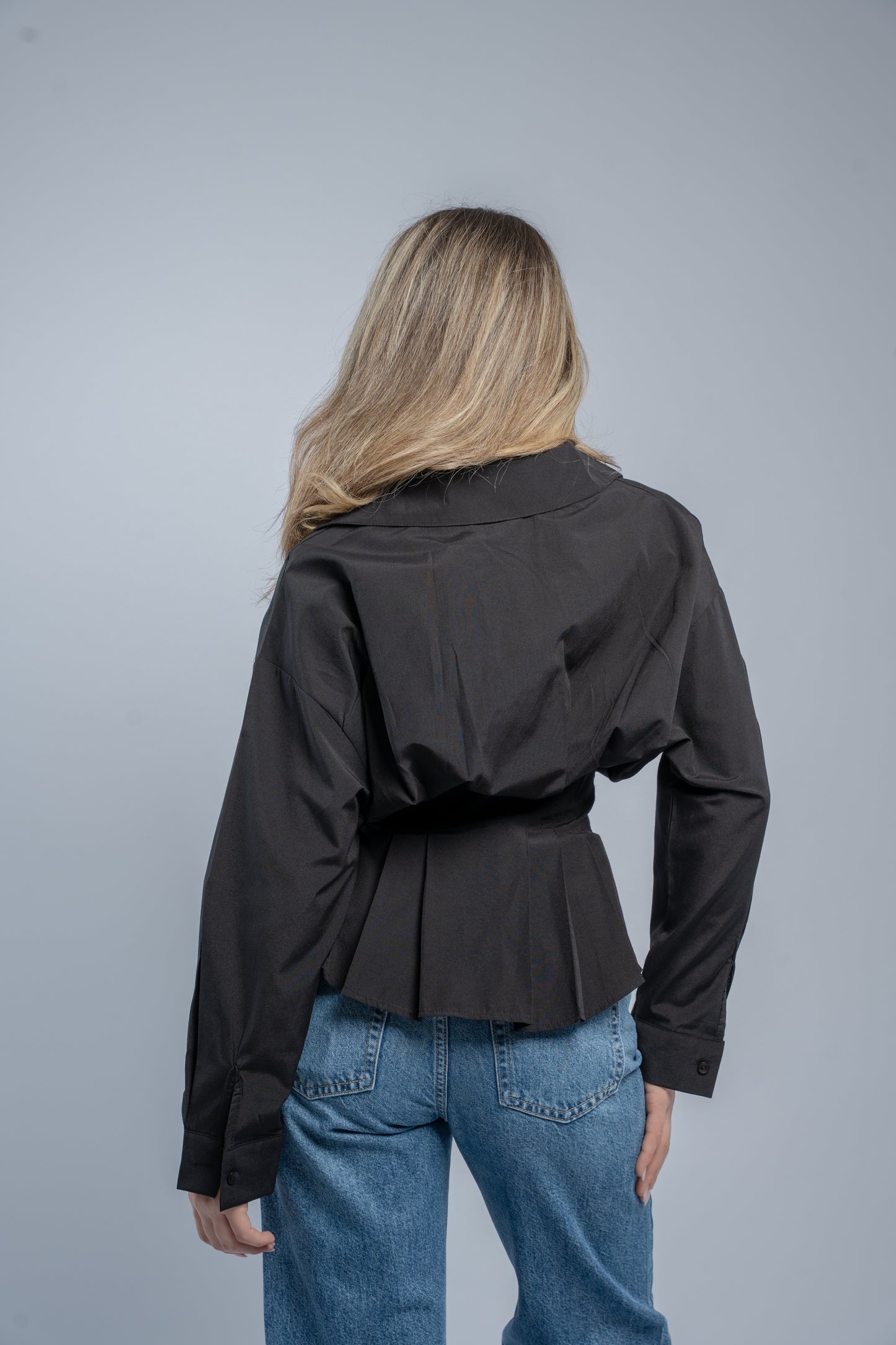 Waist- fitted shirt