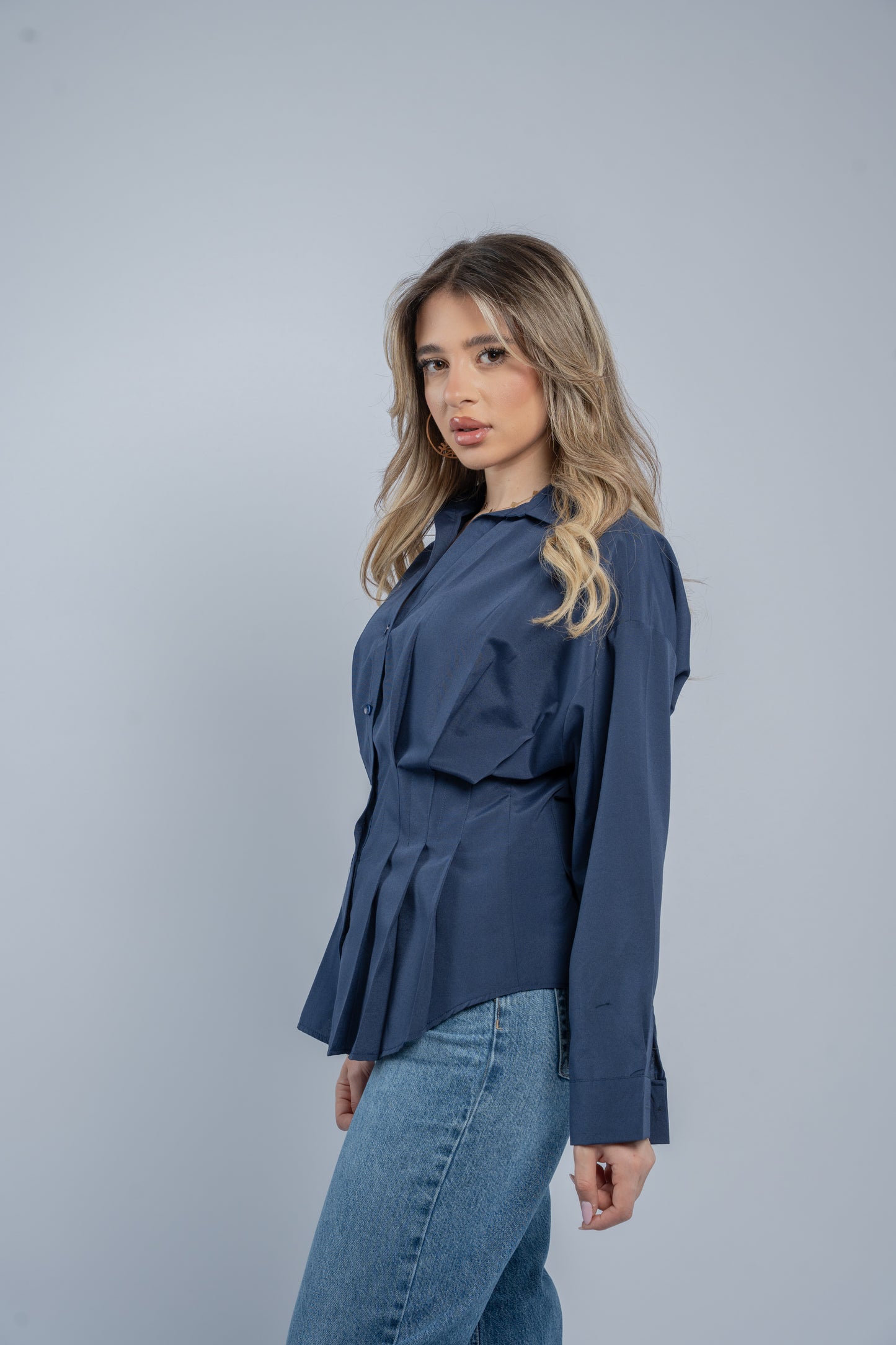 Waist- fitted shirt