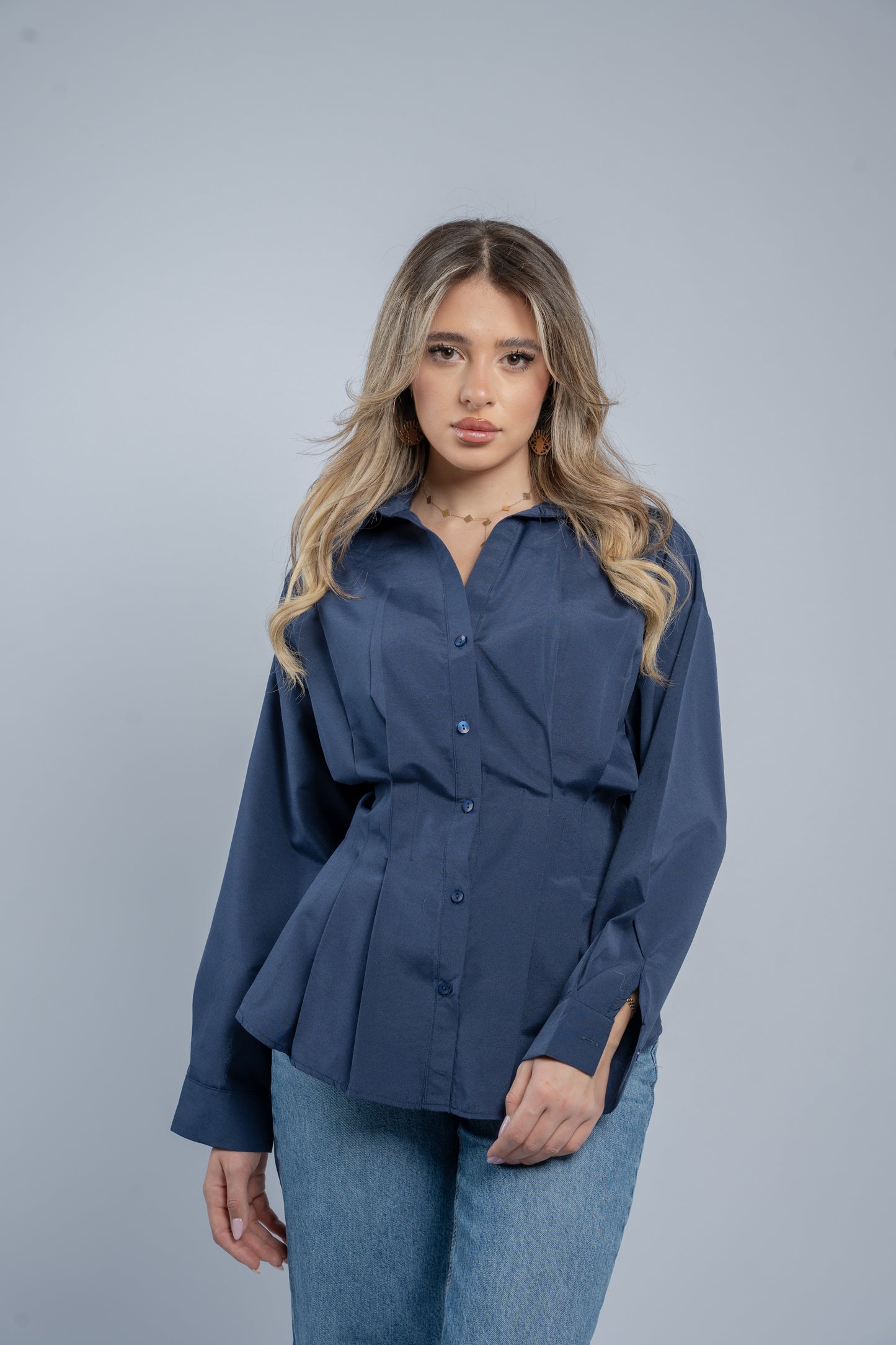 Waist- fitted shirt