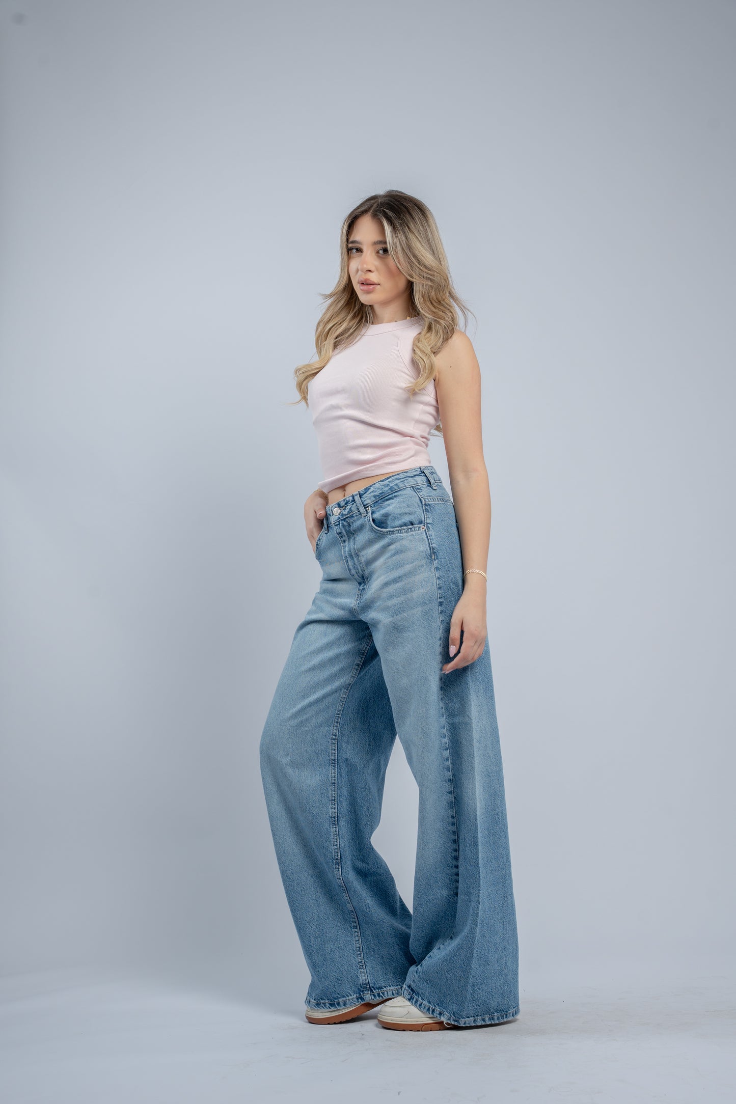 Low waist wide leg jeans