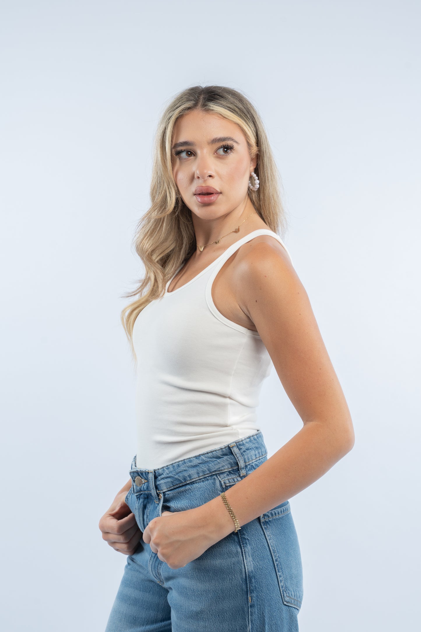 Shoulder- cut tank
