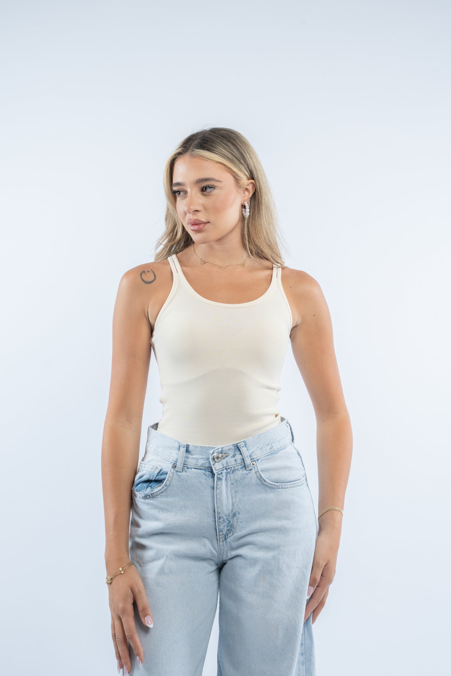 Shoulder- cut tank