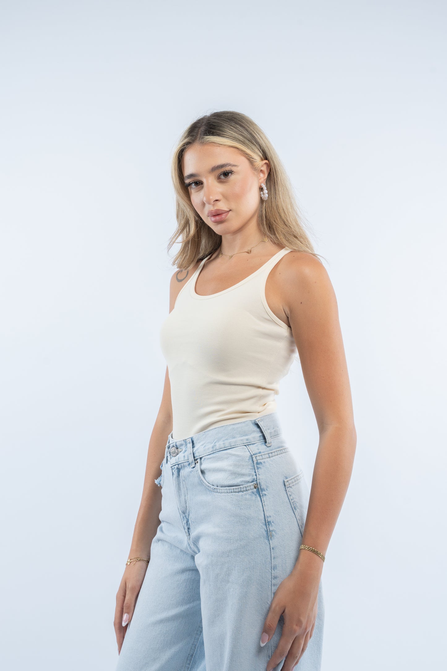 Shoulder- cut tank