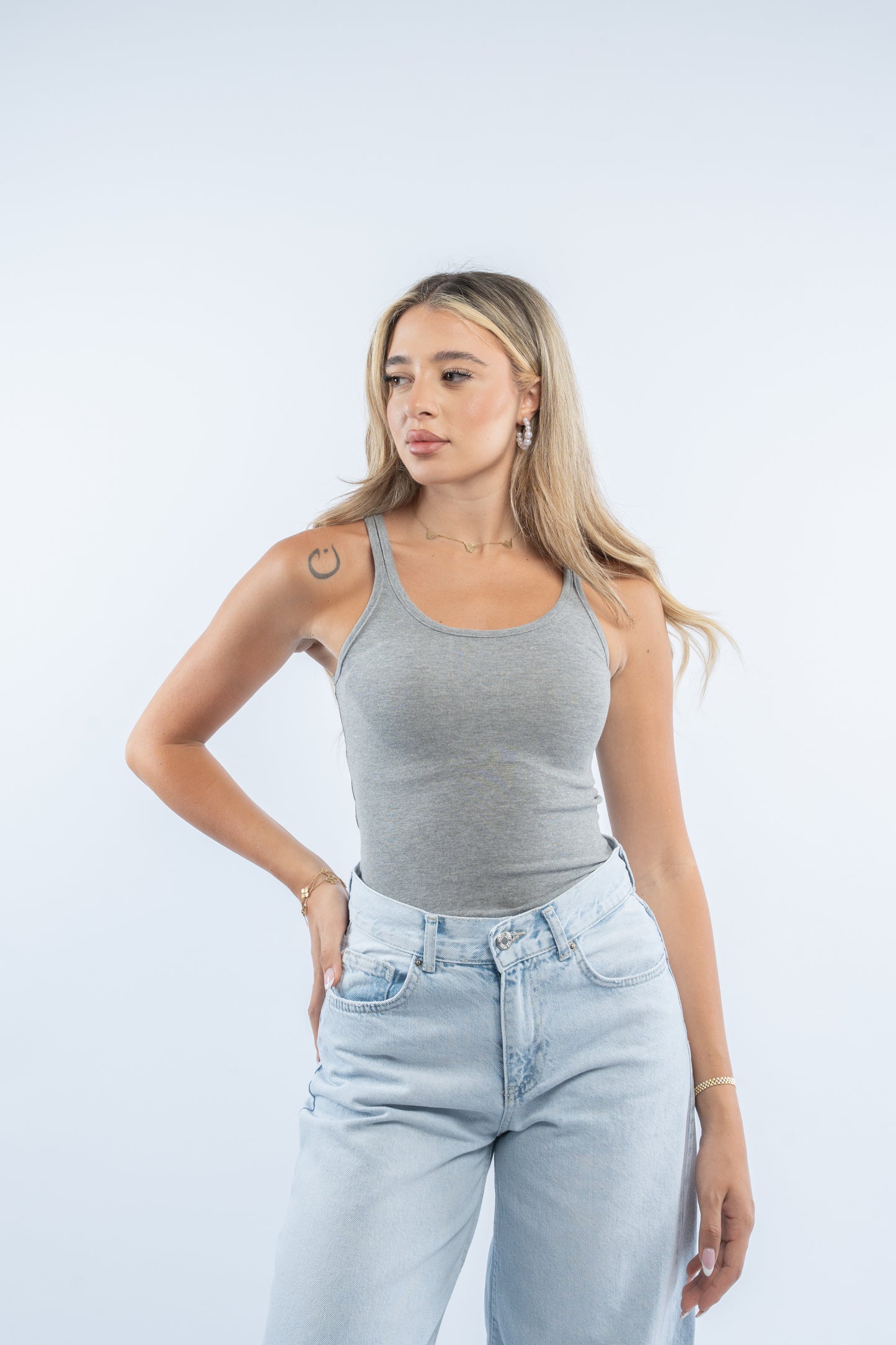 Shoulder- cut tank