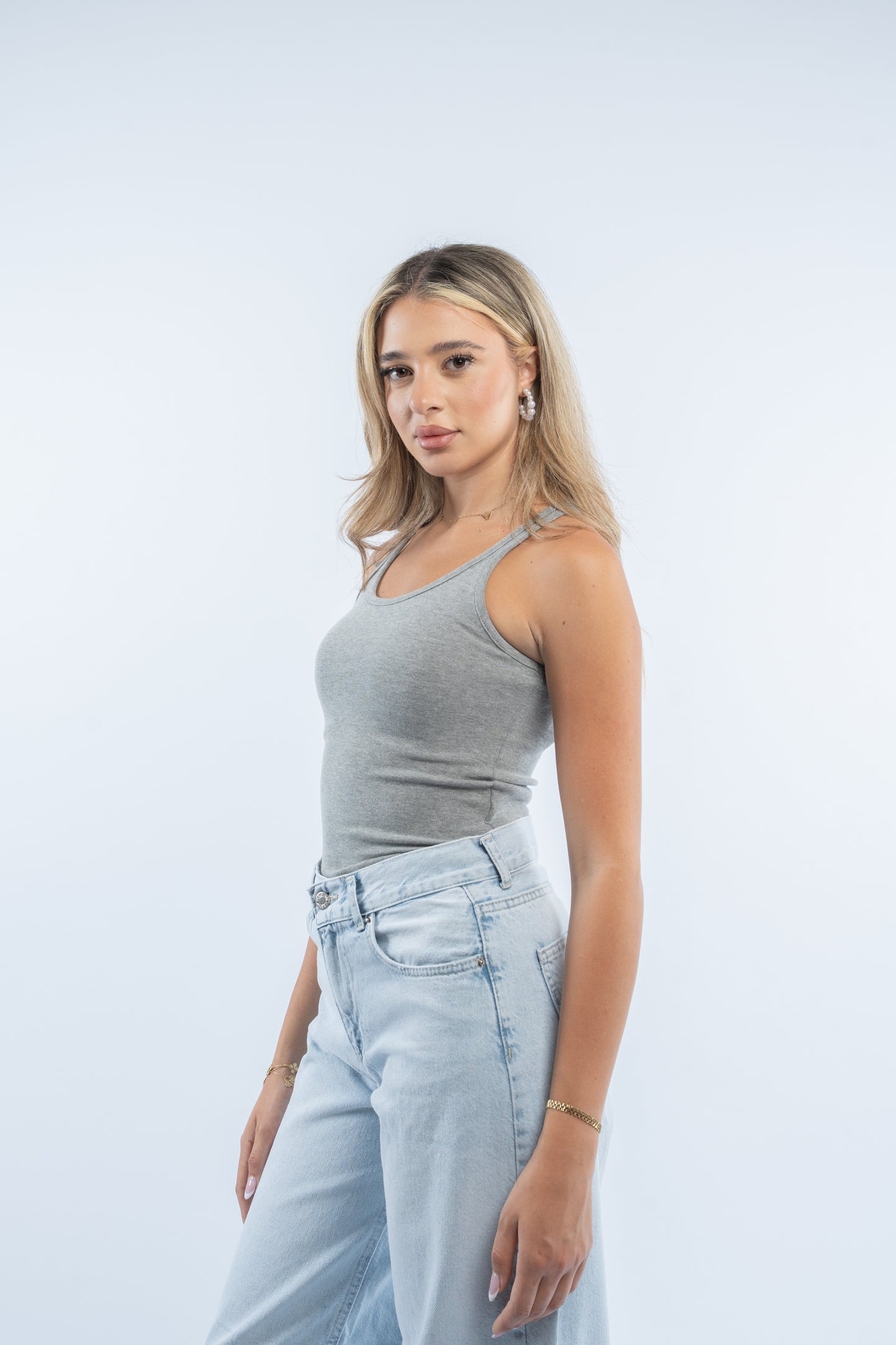 Shoulder- cut tank
