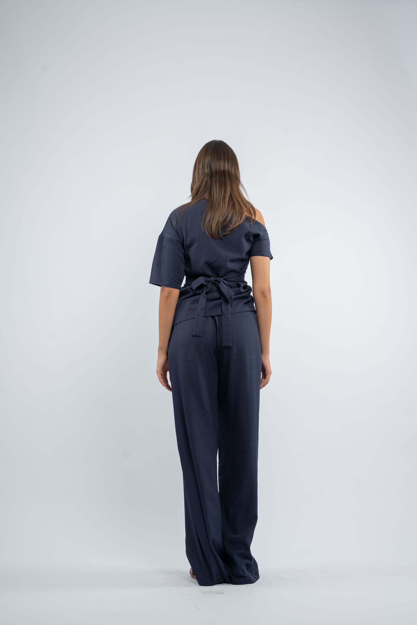 Asymmetric tie set