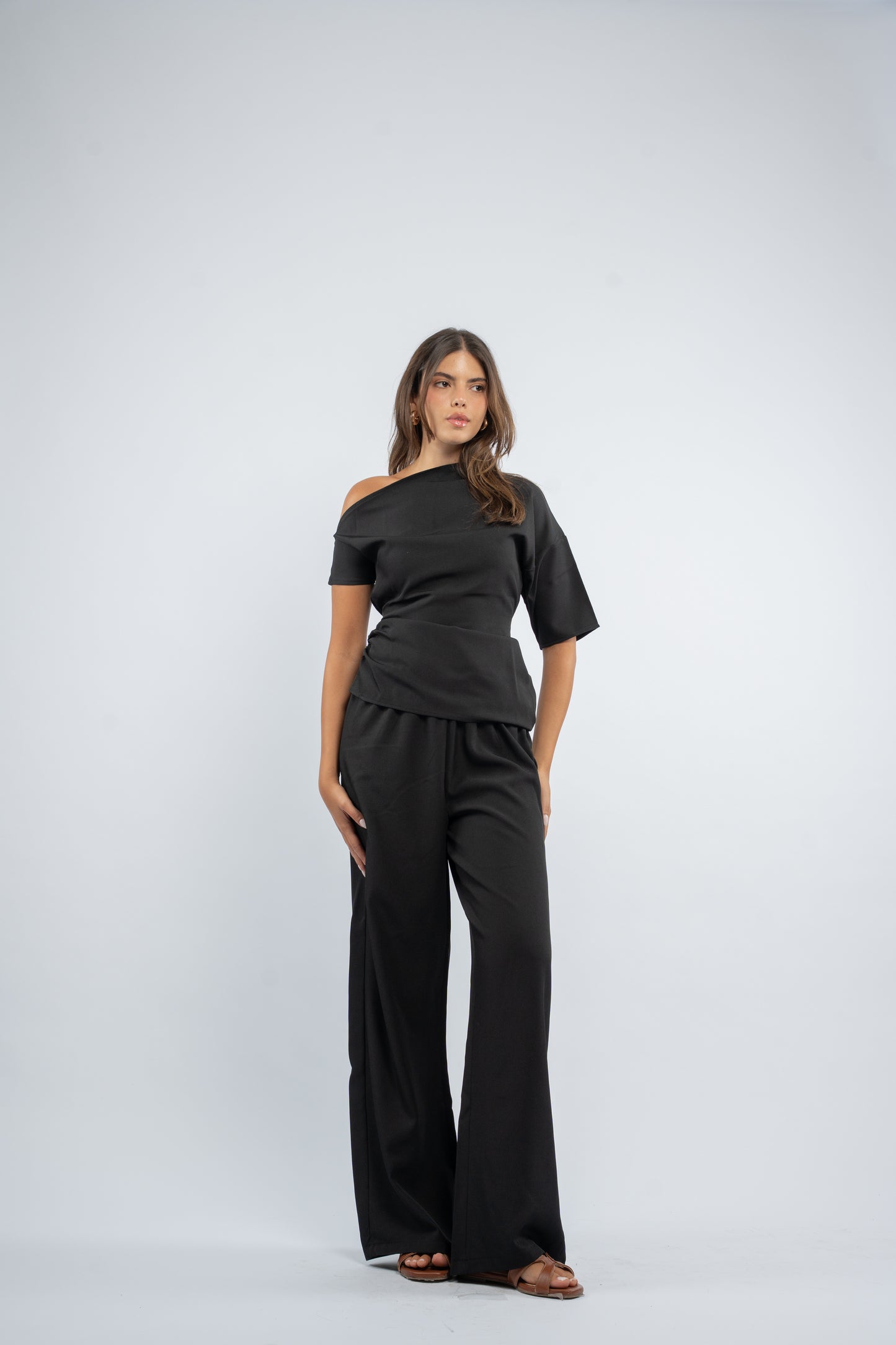 Asymmetric tie set