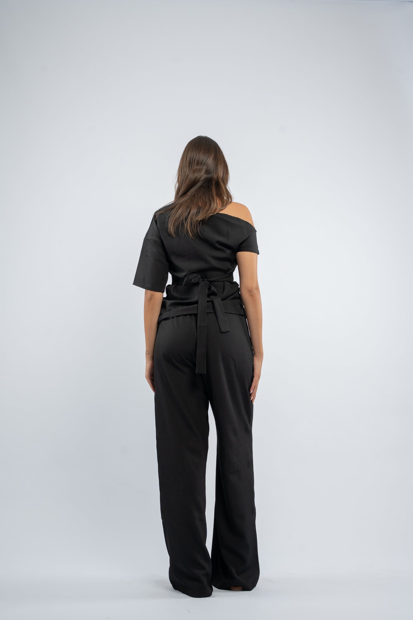 Asymmetric tie set