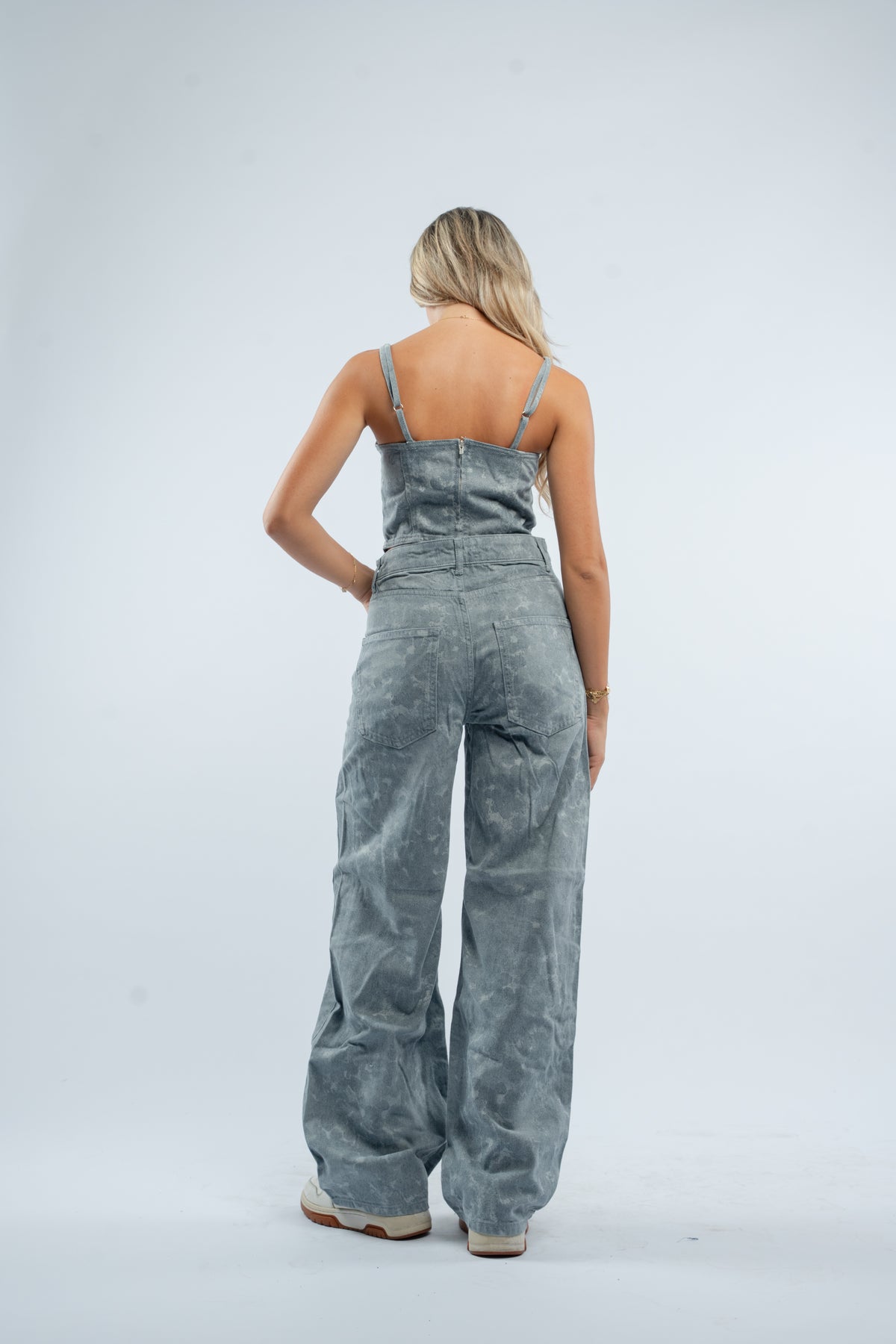 Dusty wash wide- leg jeans