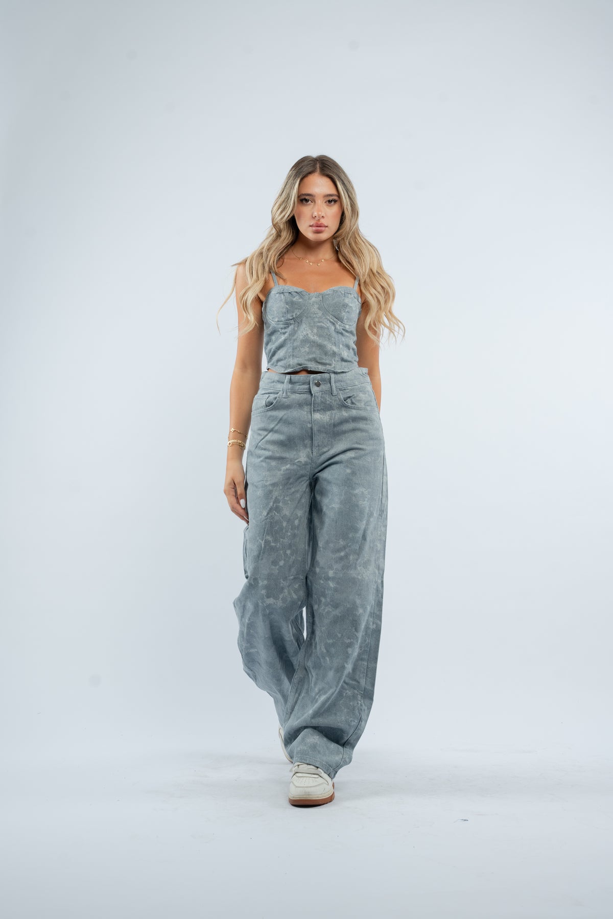 Dusty wash wide- leg jeans