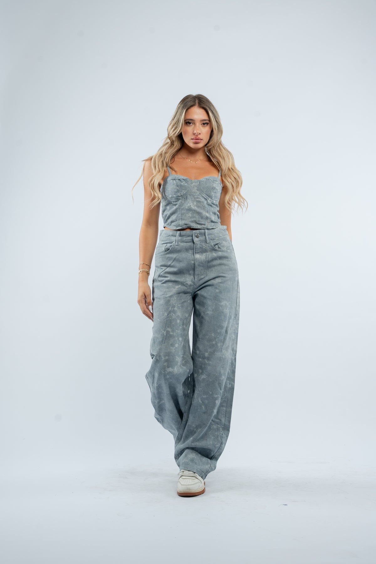 Dusty wash wide- leg jeans