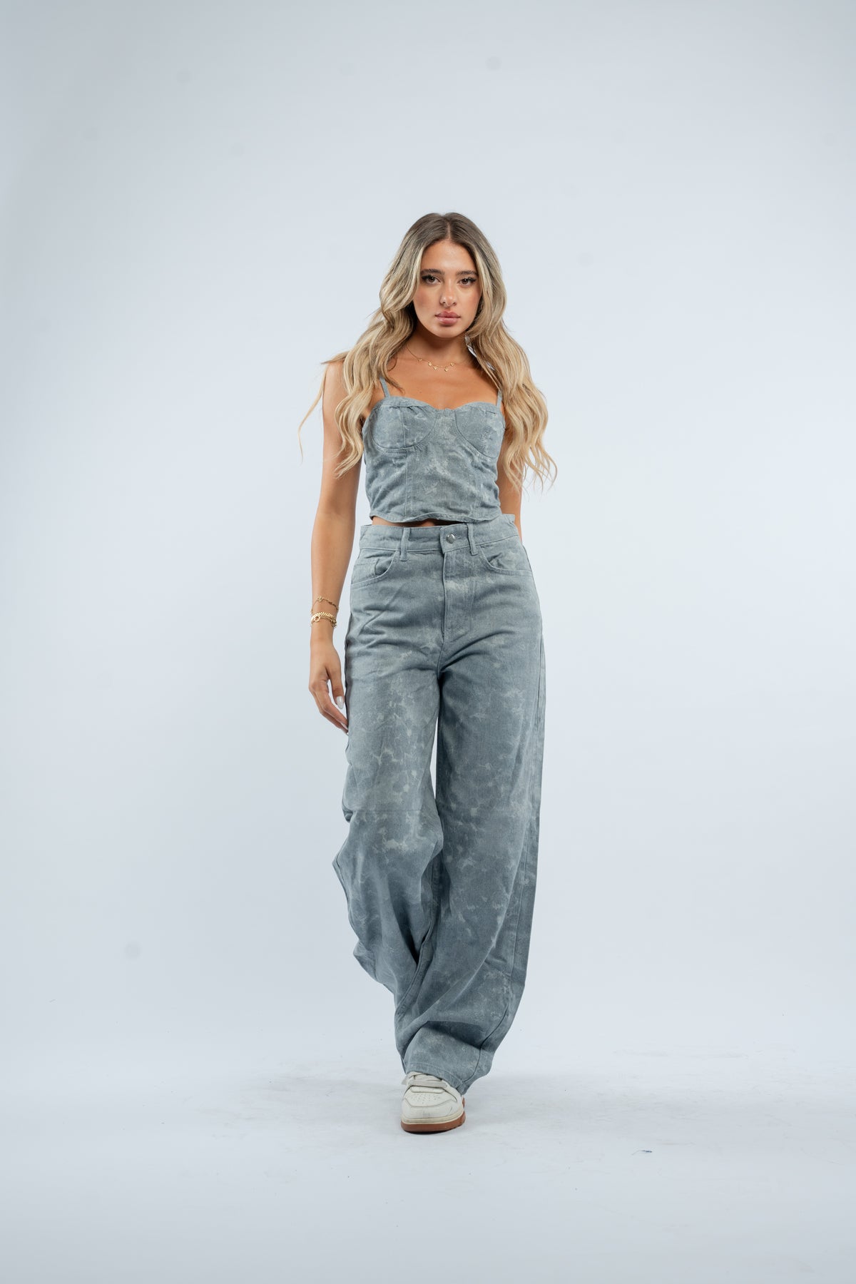 Dusty wash wide- leg jeans