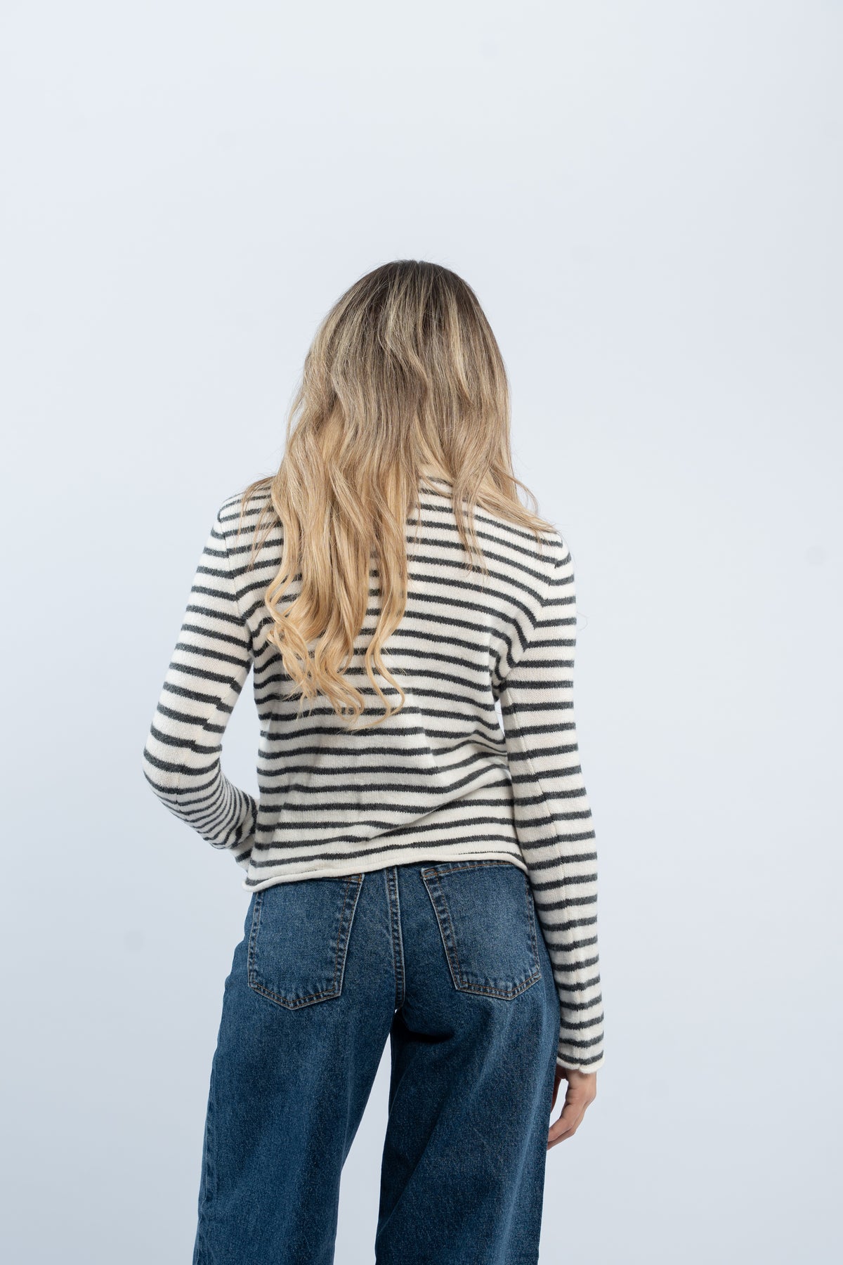 Buttoned knit cardigan