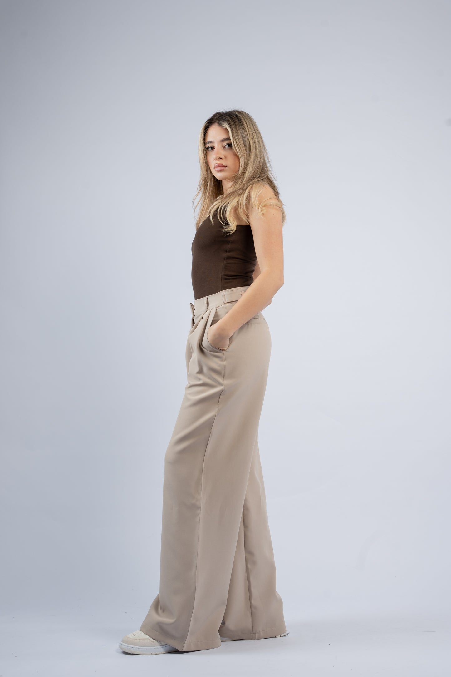 Low waist trousers