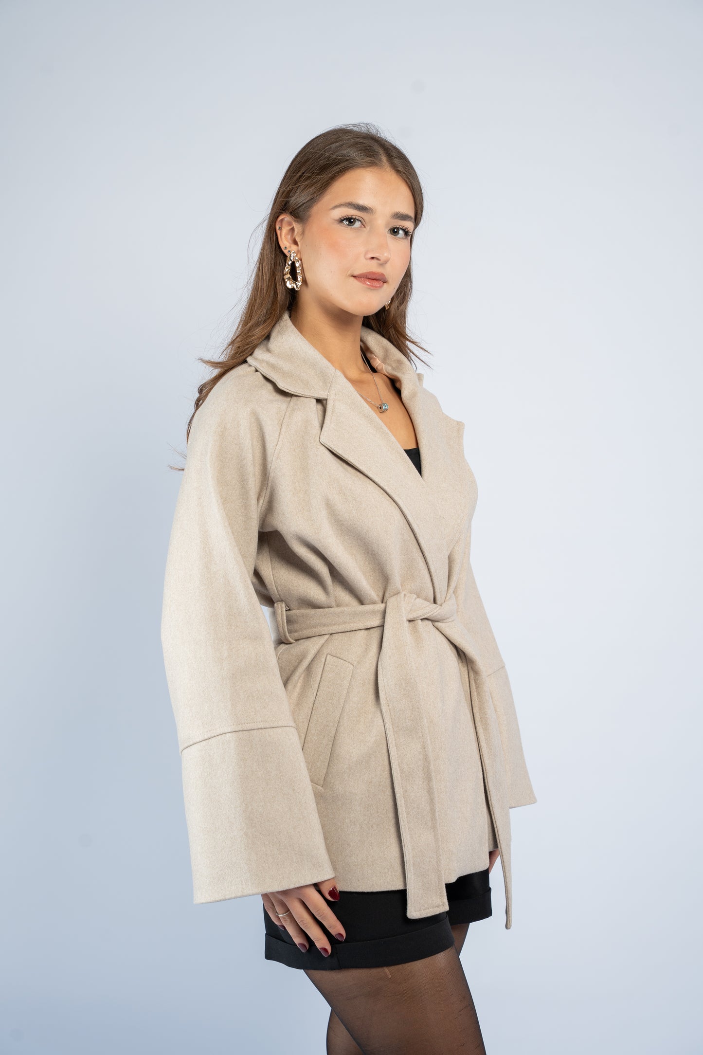 Belted short manteau
