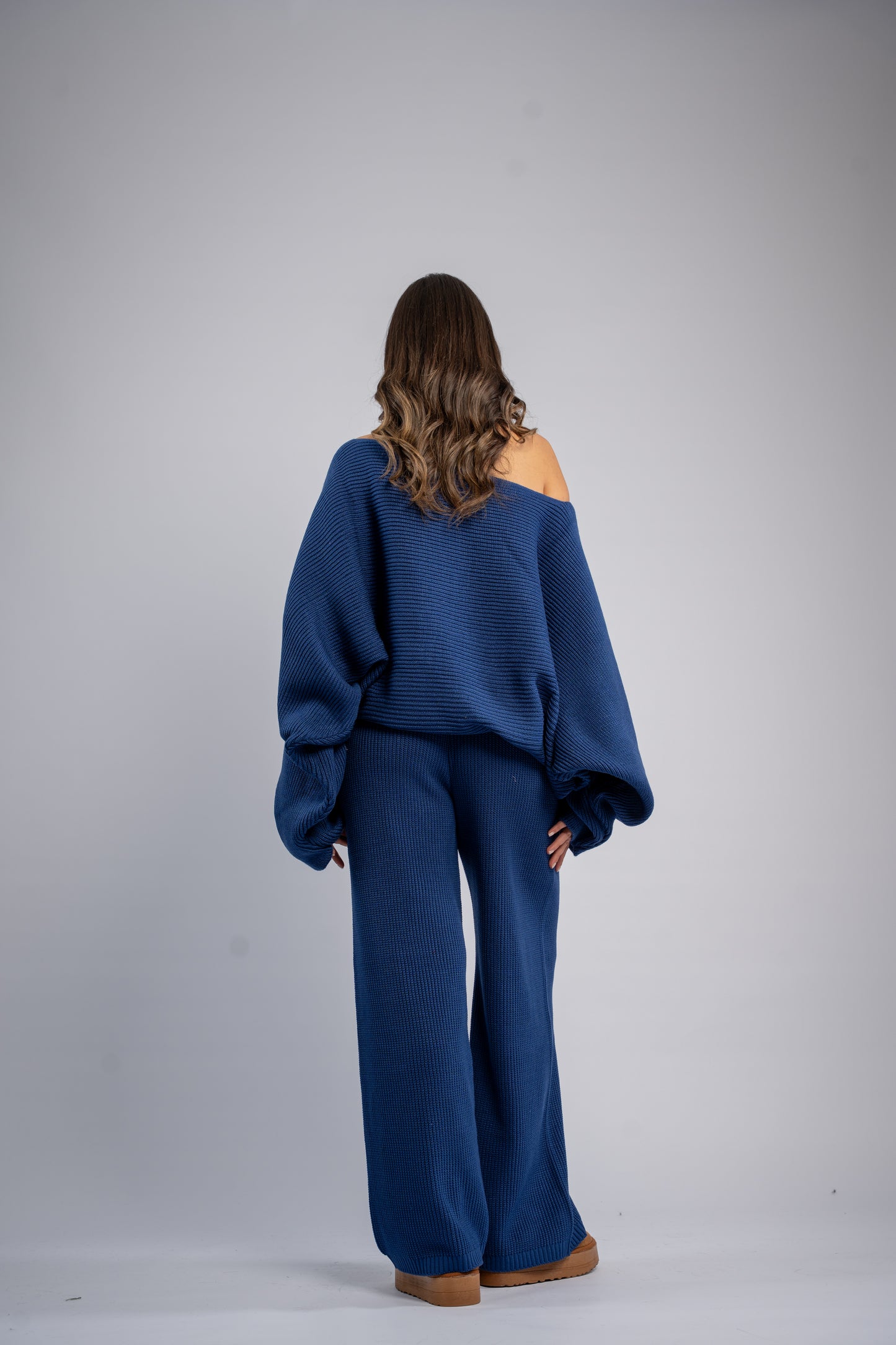 Asymmetrical shoulder knit set