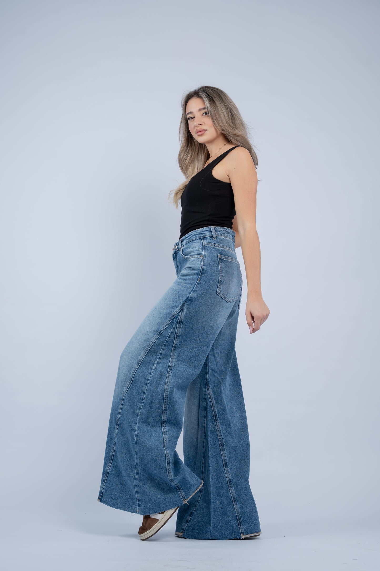 Extra wide- leg jeans