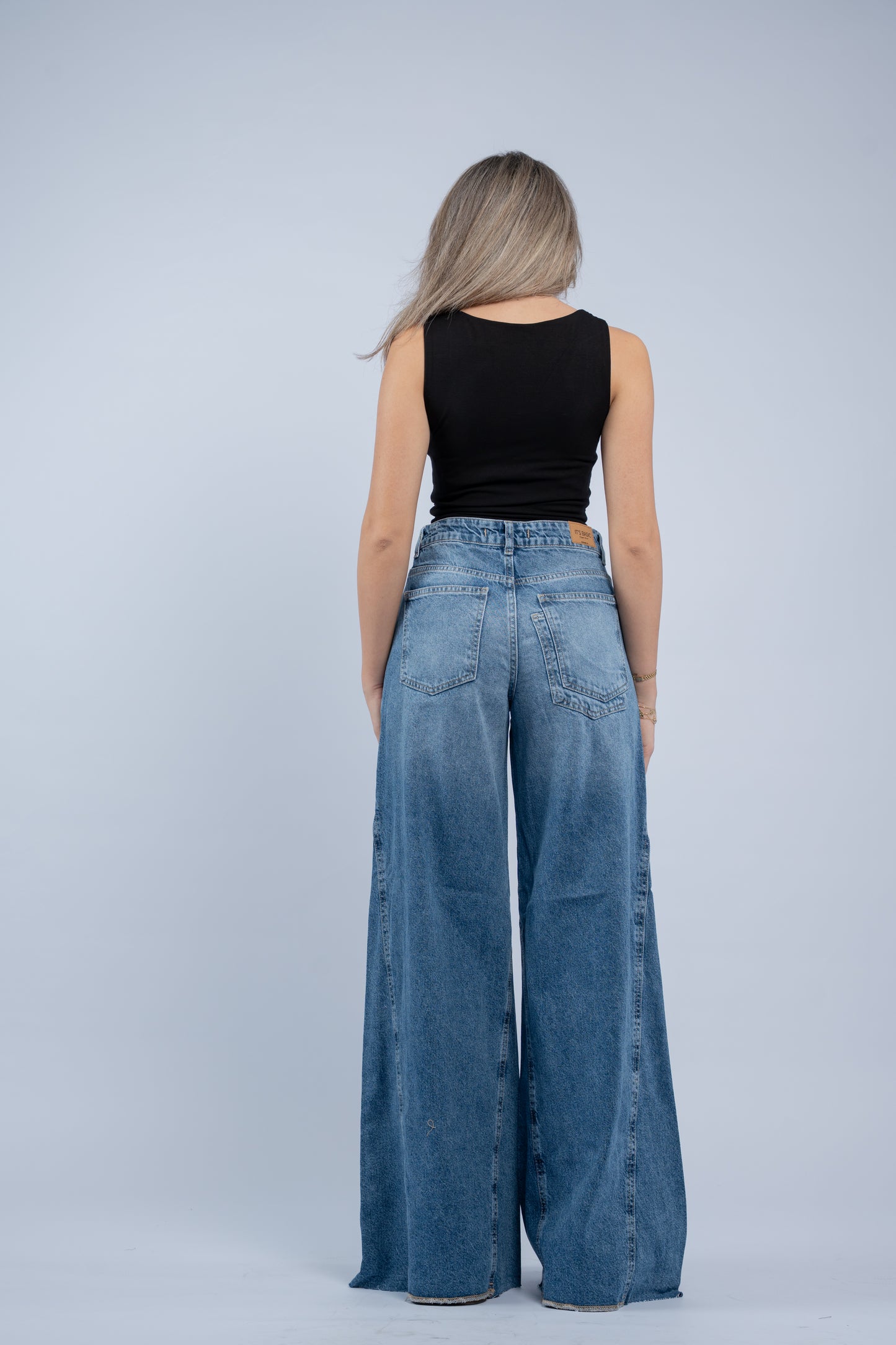 Extra wide- leg jeans