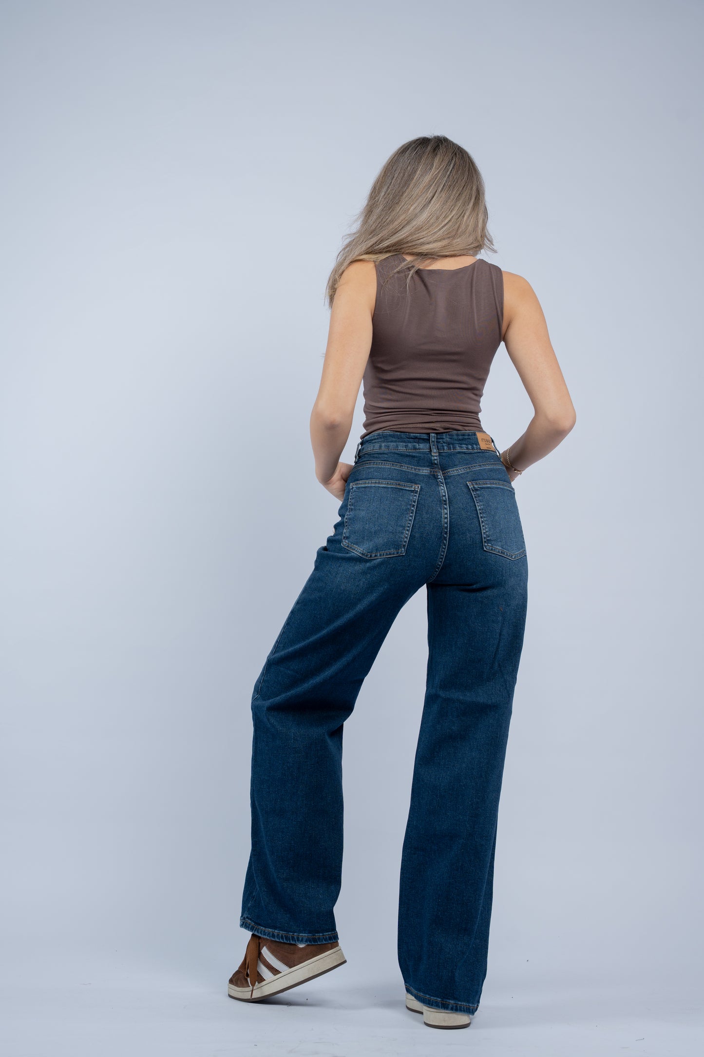 Wide- leg jeans
