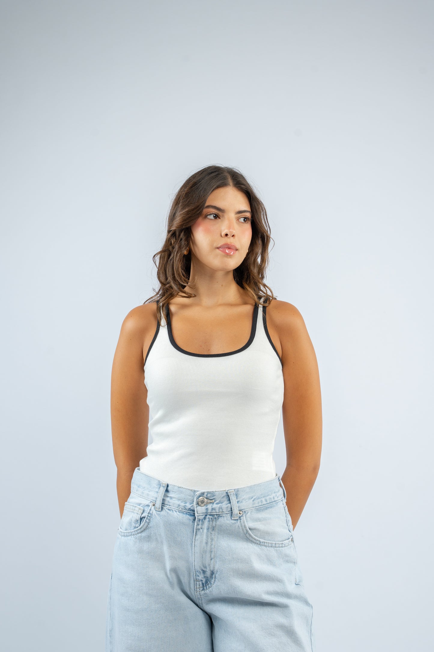 Contrast rib tank