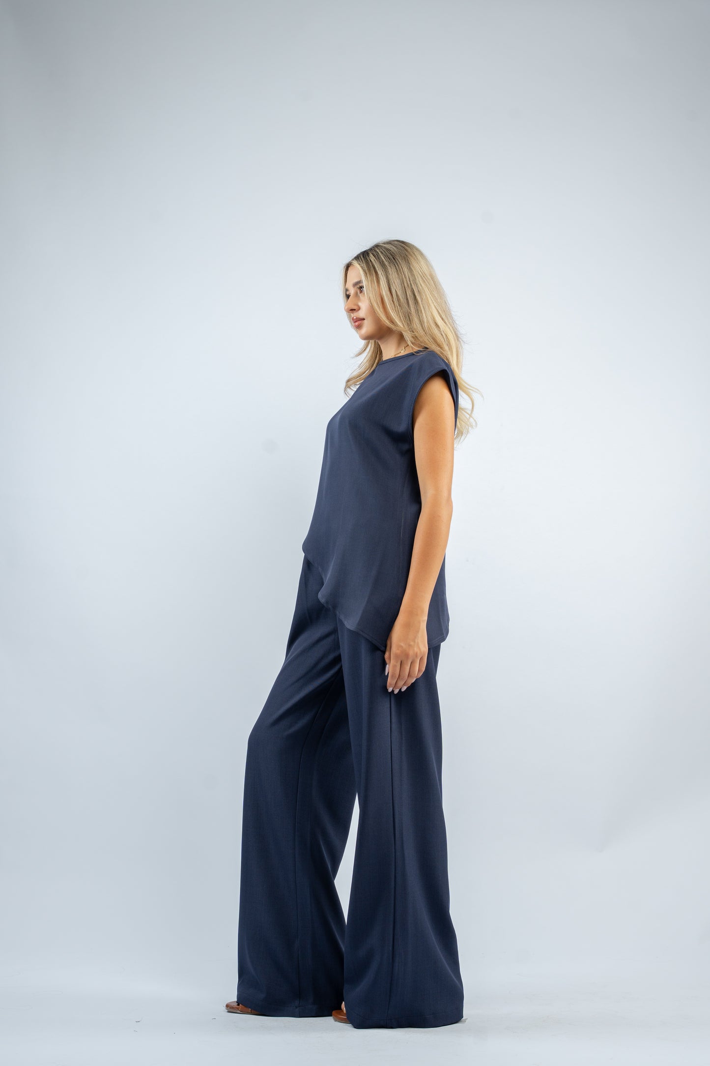Draped asymmetric set