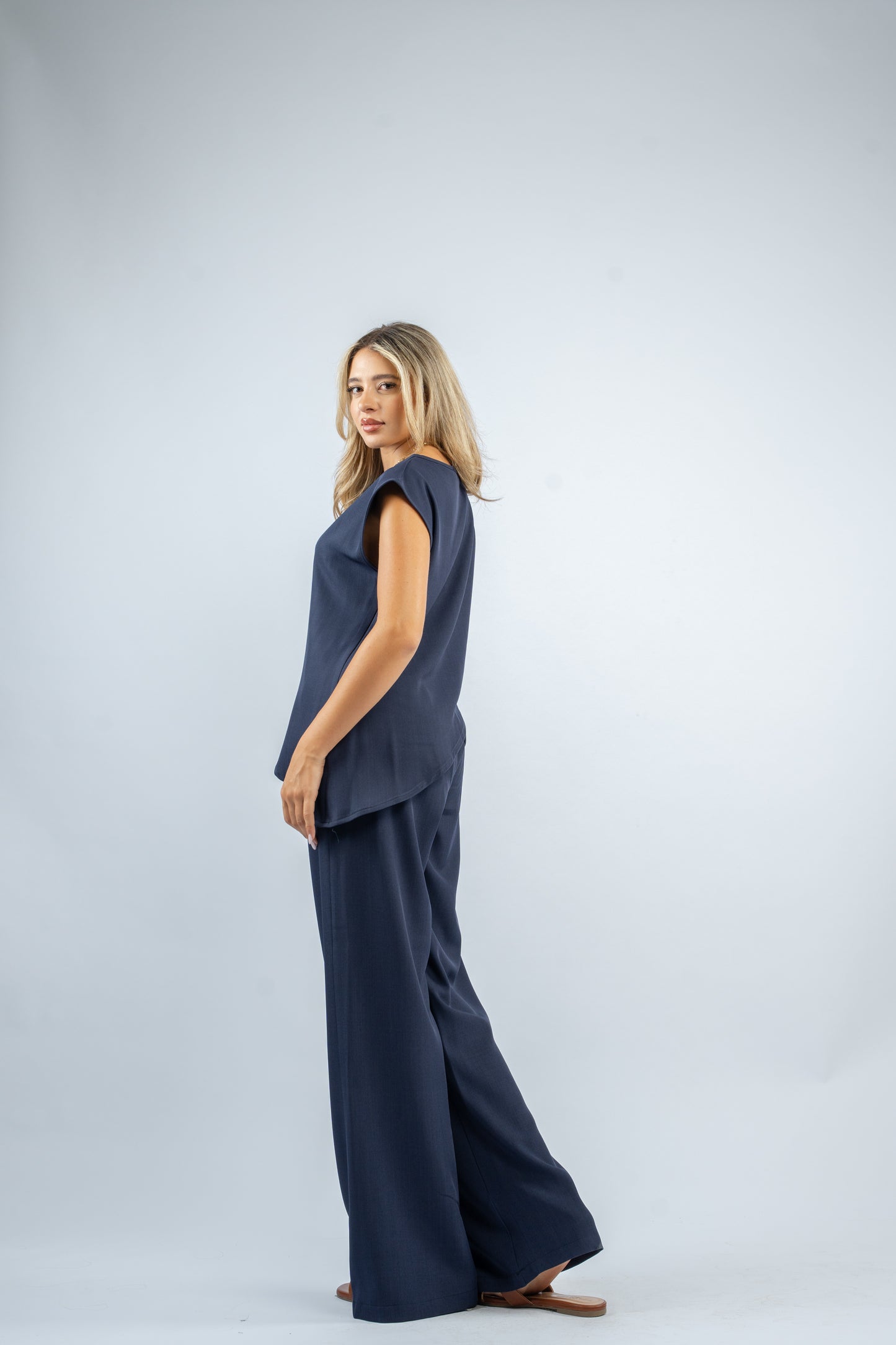 Draped asymmetric set