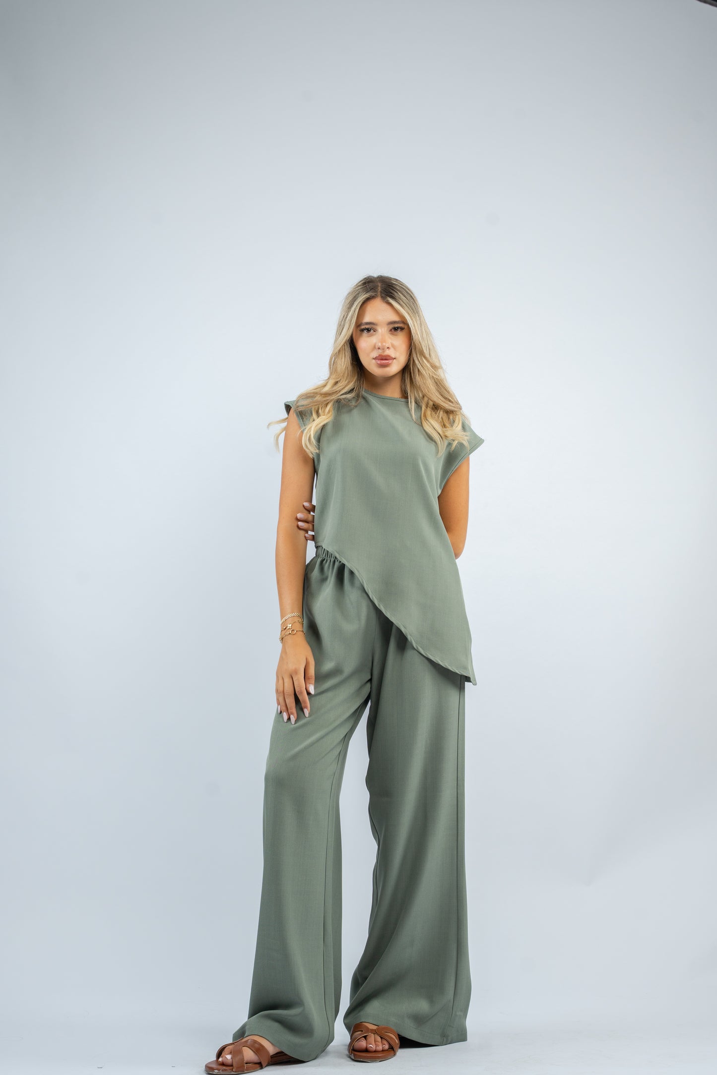 Draped asymmetric set
