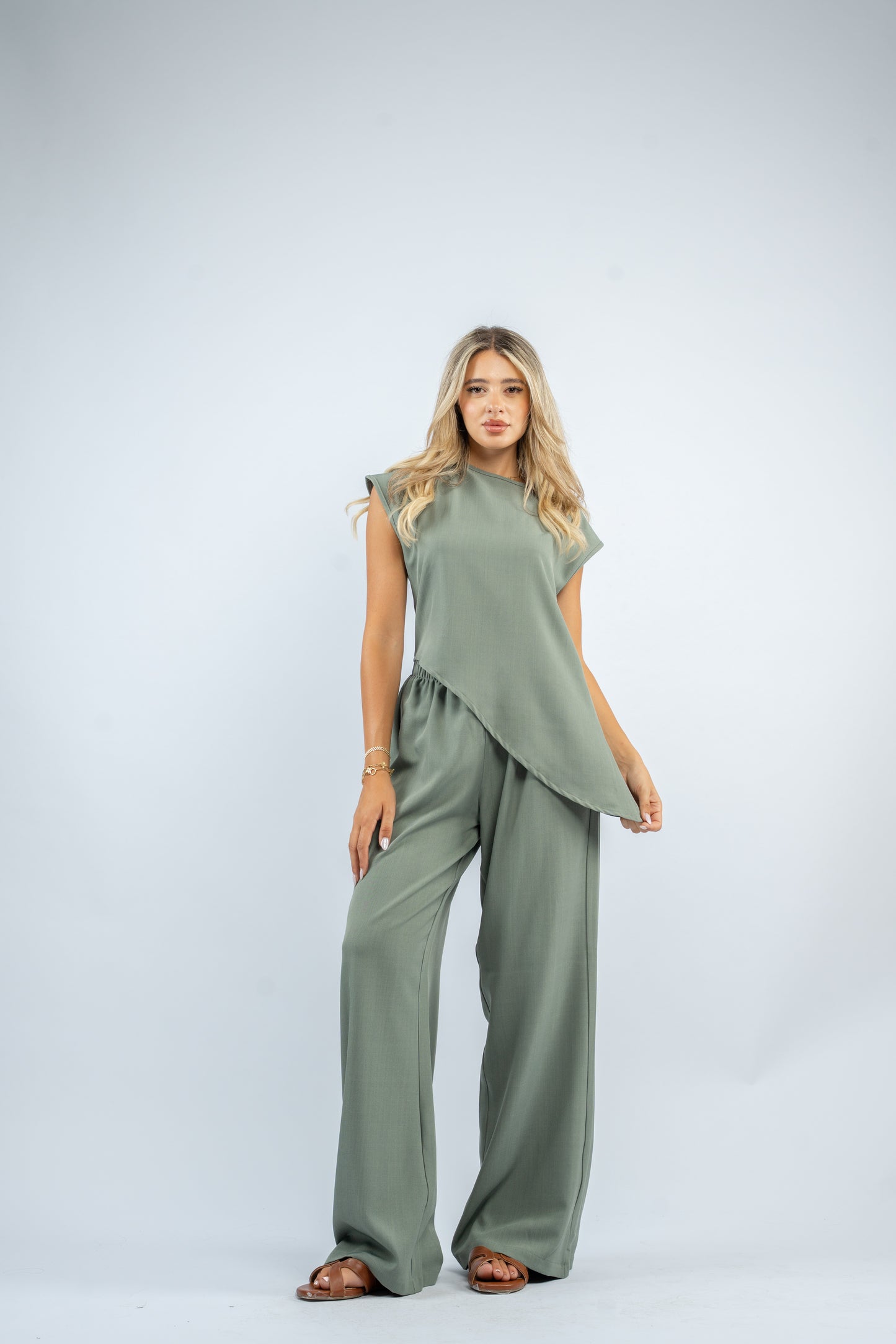 Draped asymmetric set