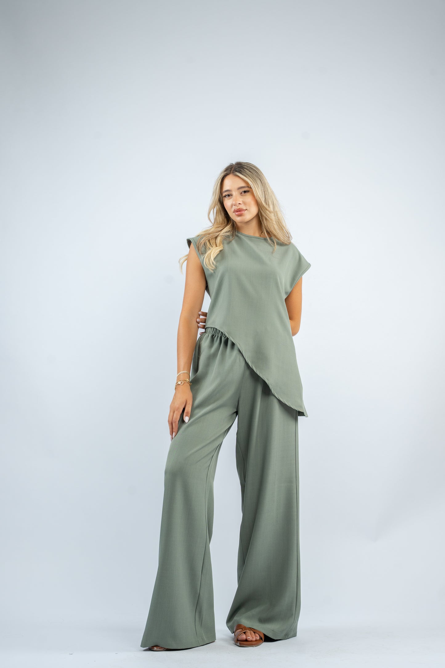 Draped asymmetric set