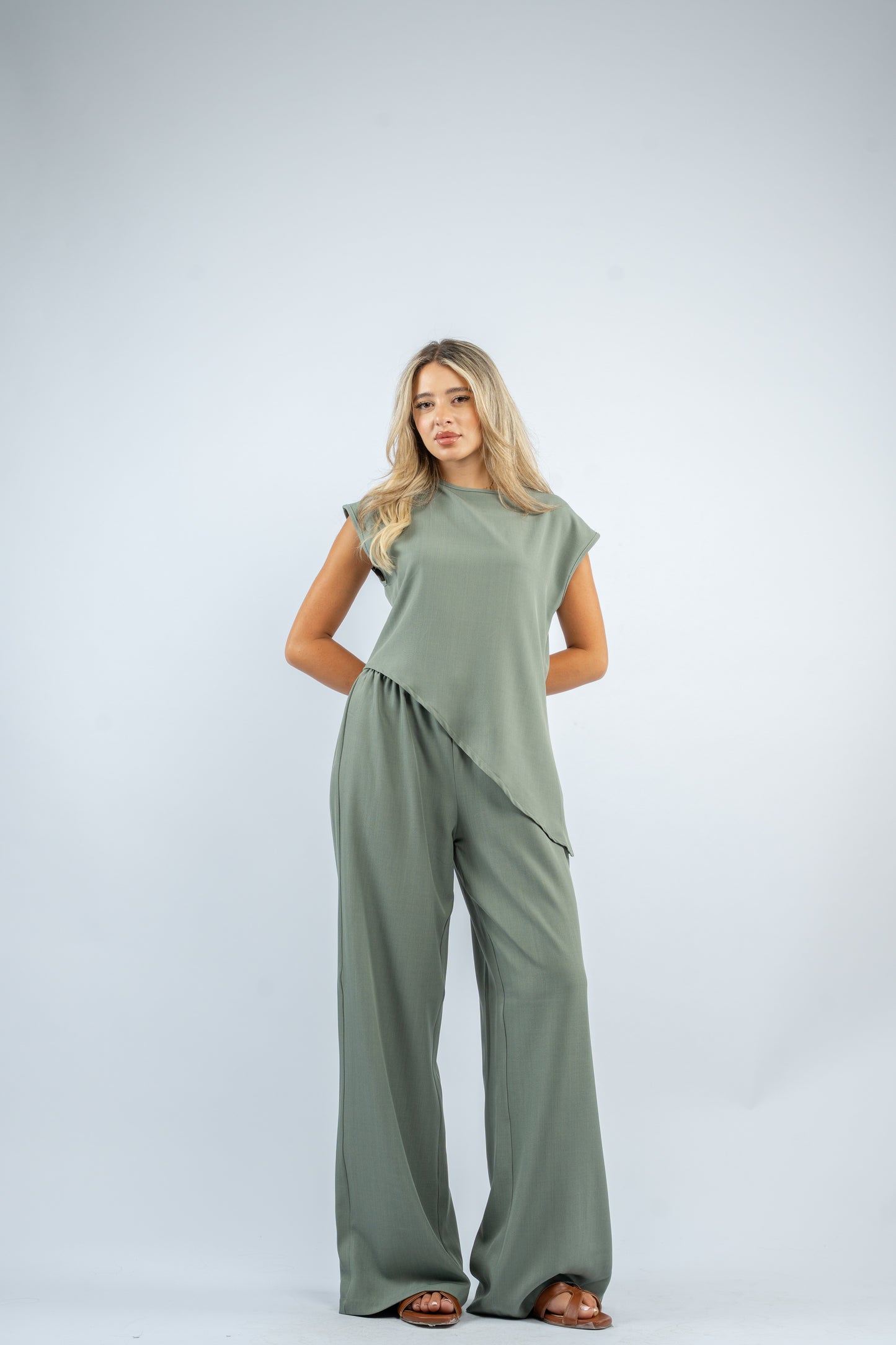 Draped asymmetric set