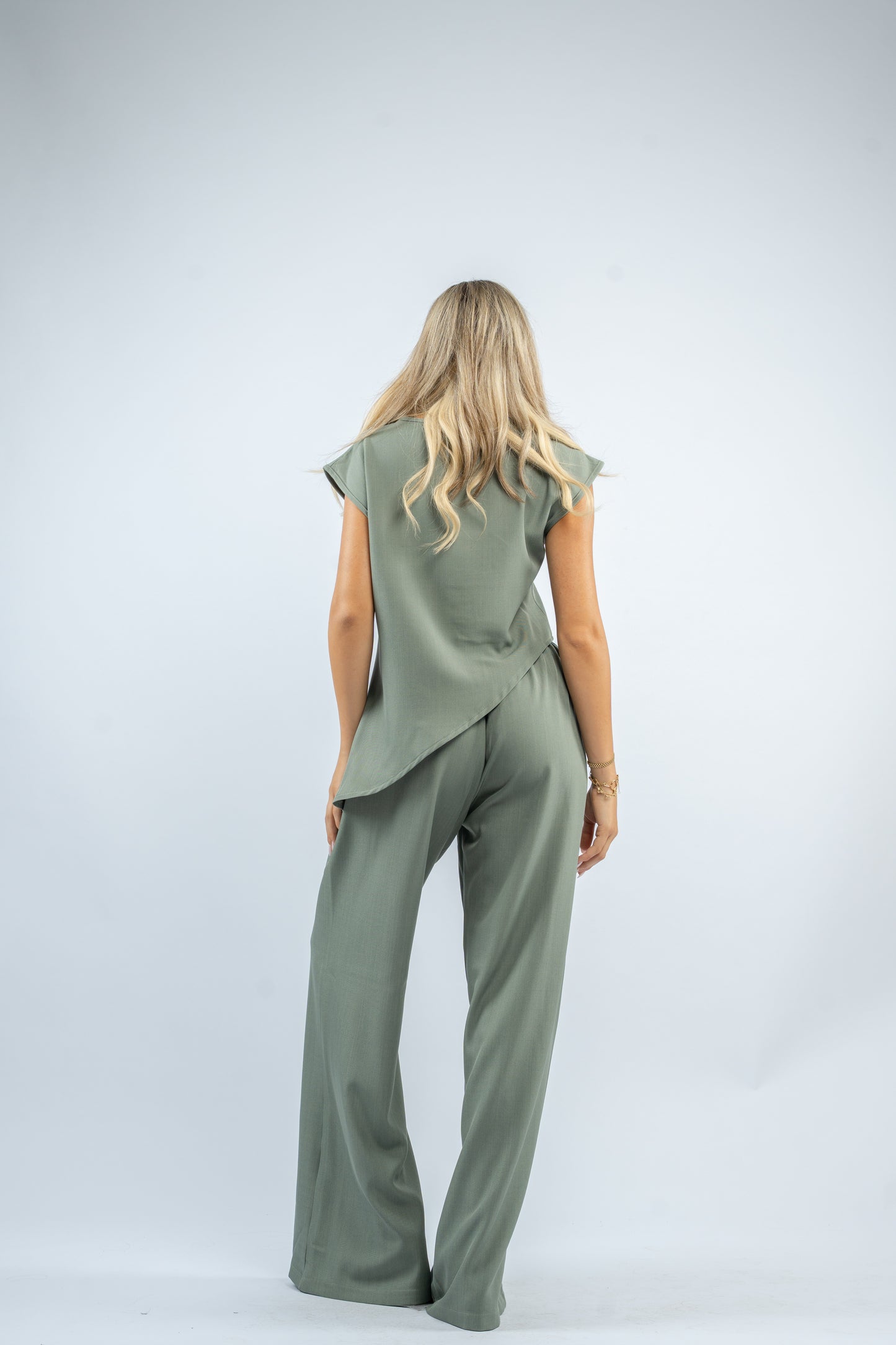 Draped asymmetric set