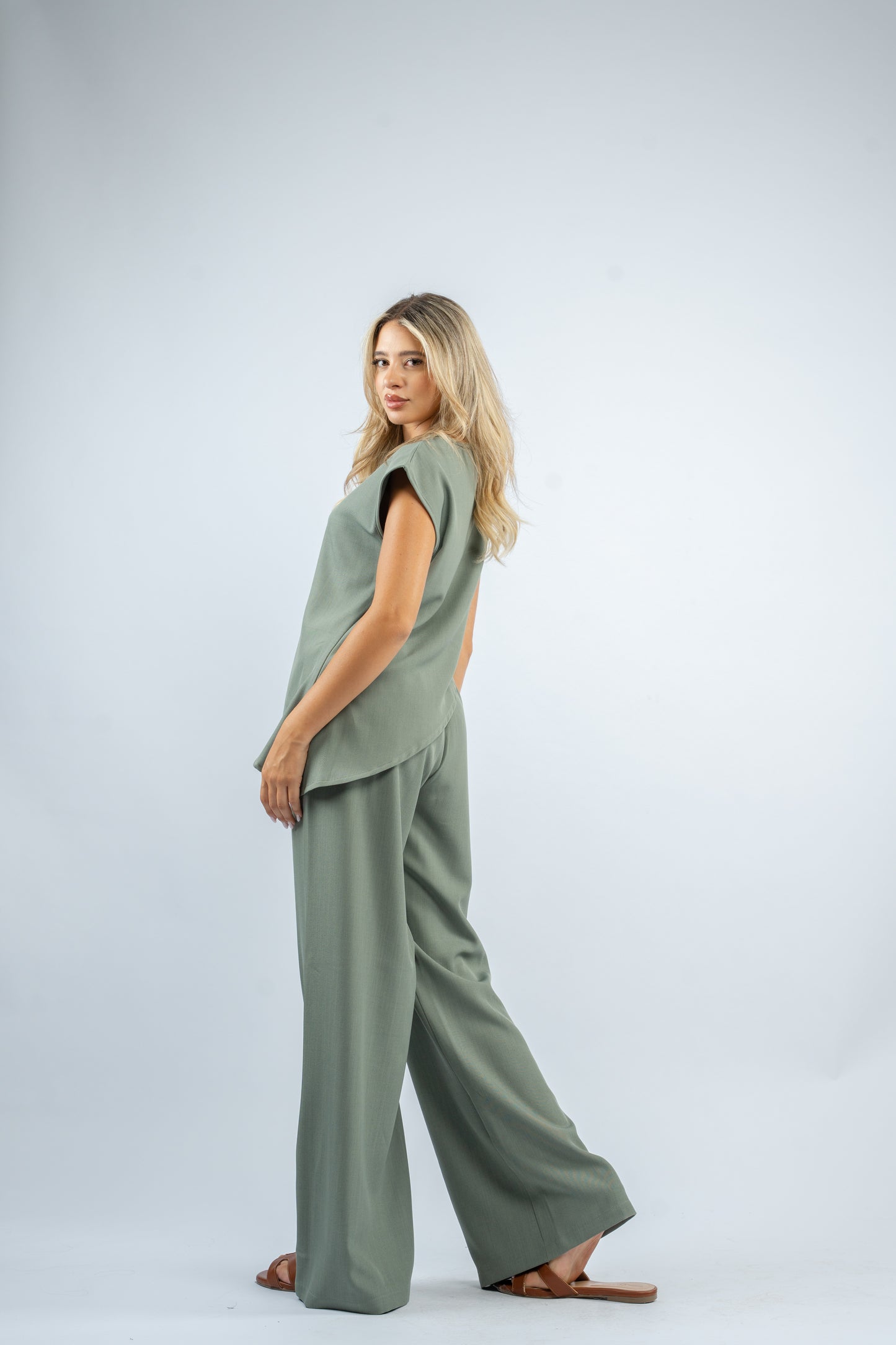 Draped asymmetric set