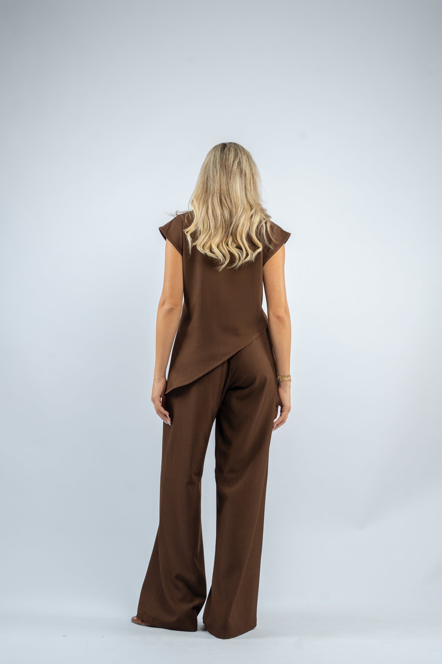 Draped asymmetric set