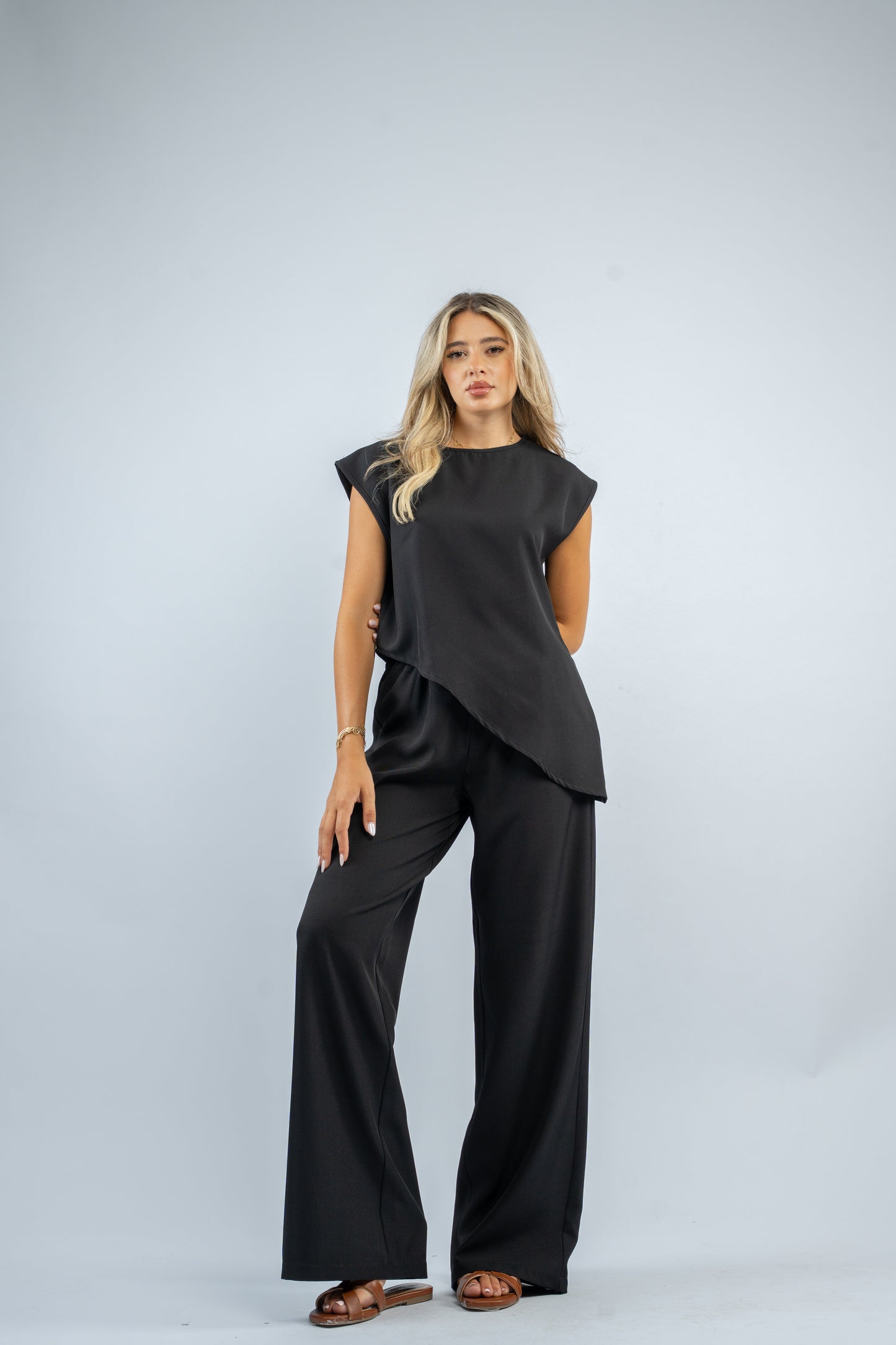 Draped asymmetric set