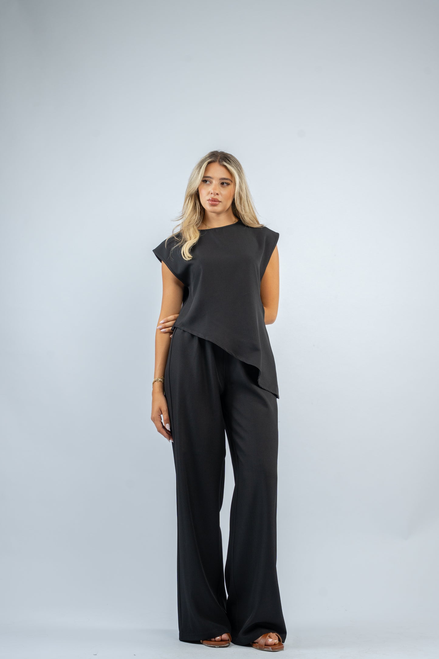 Draped asymmetric set