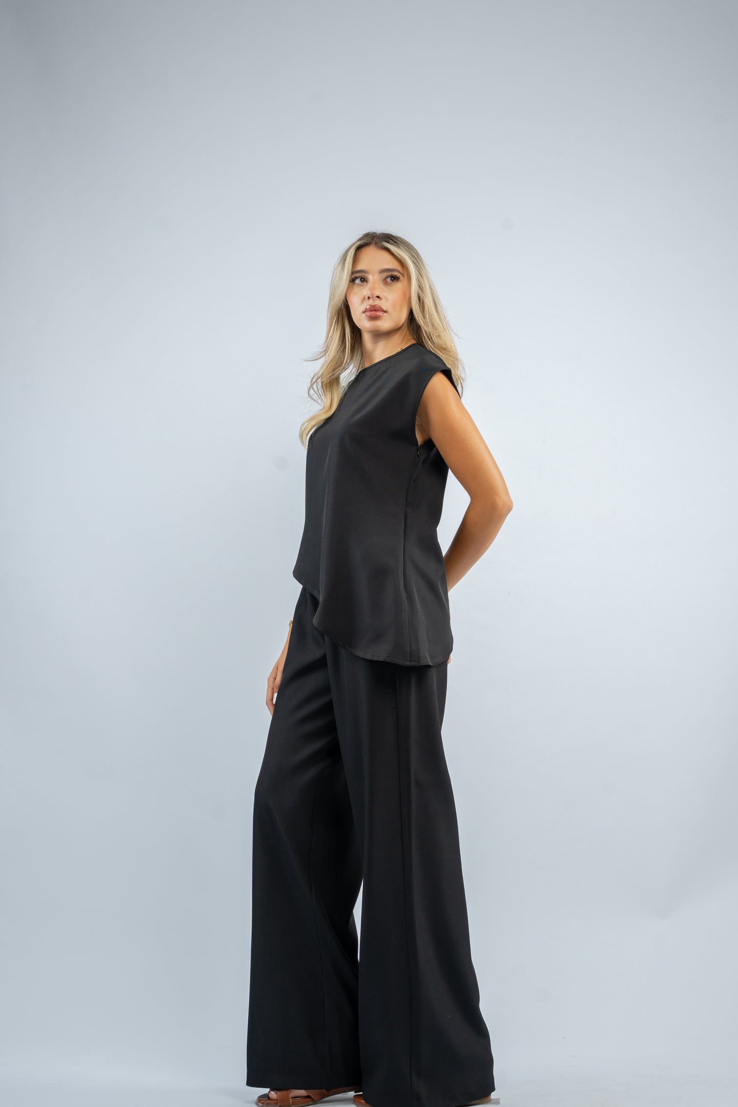 Draped asymmetric set